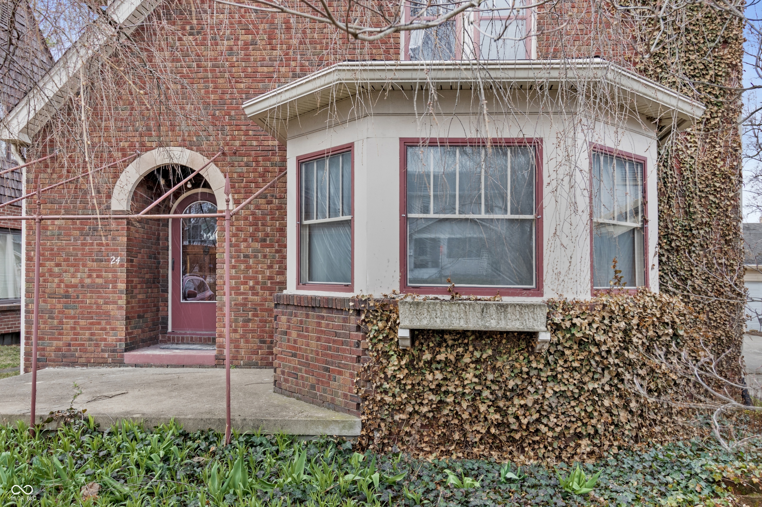 24 N Pasadena Street