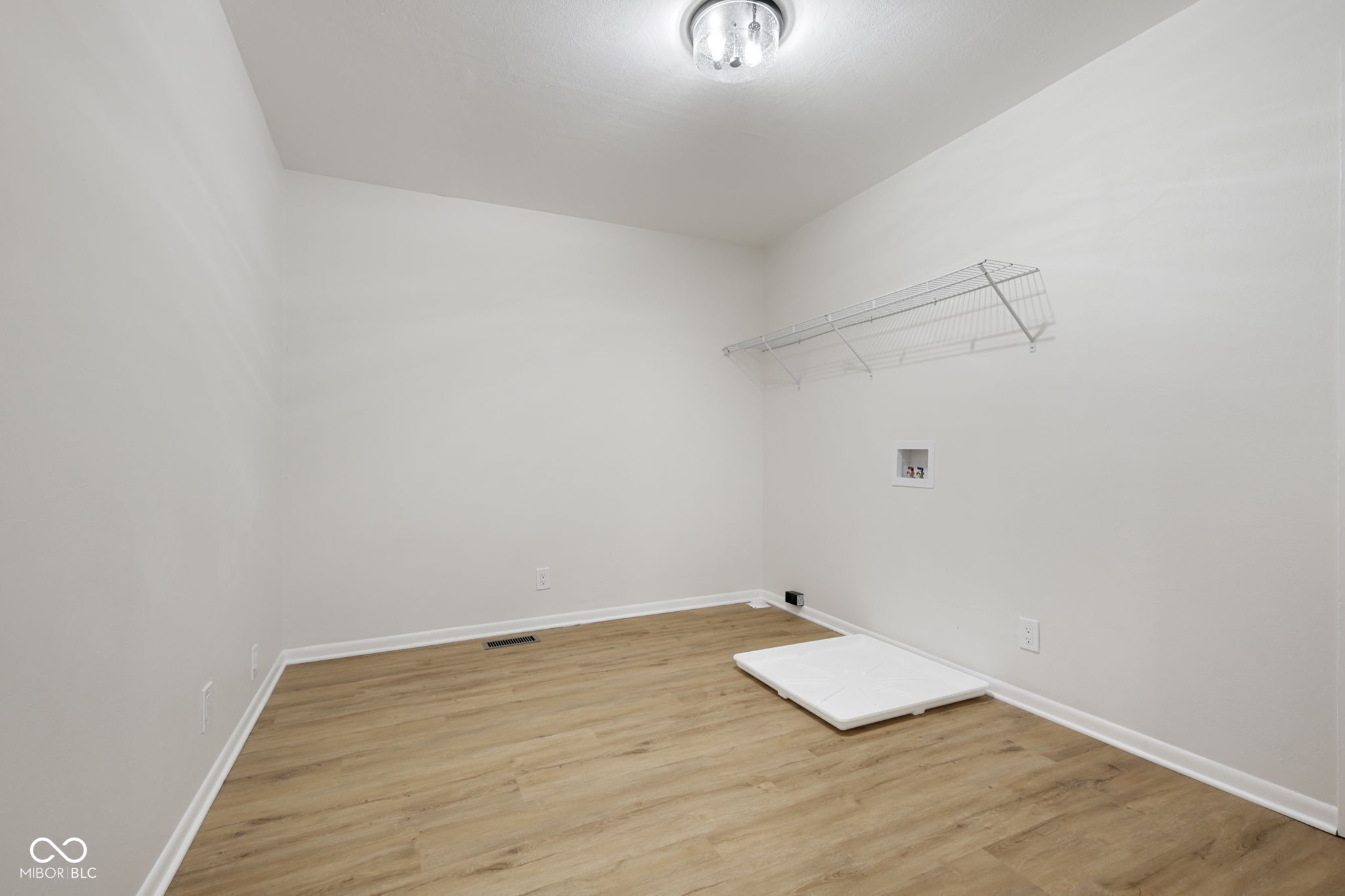 2735 Canterbury Lane