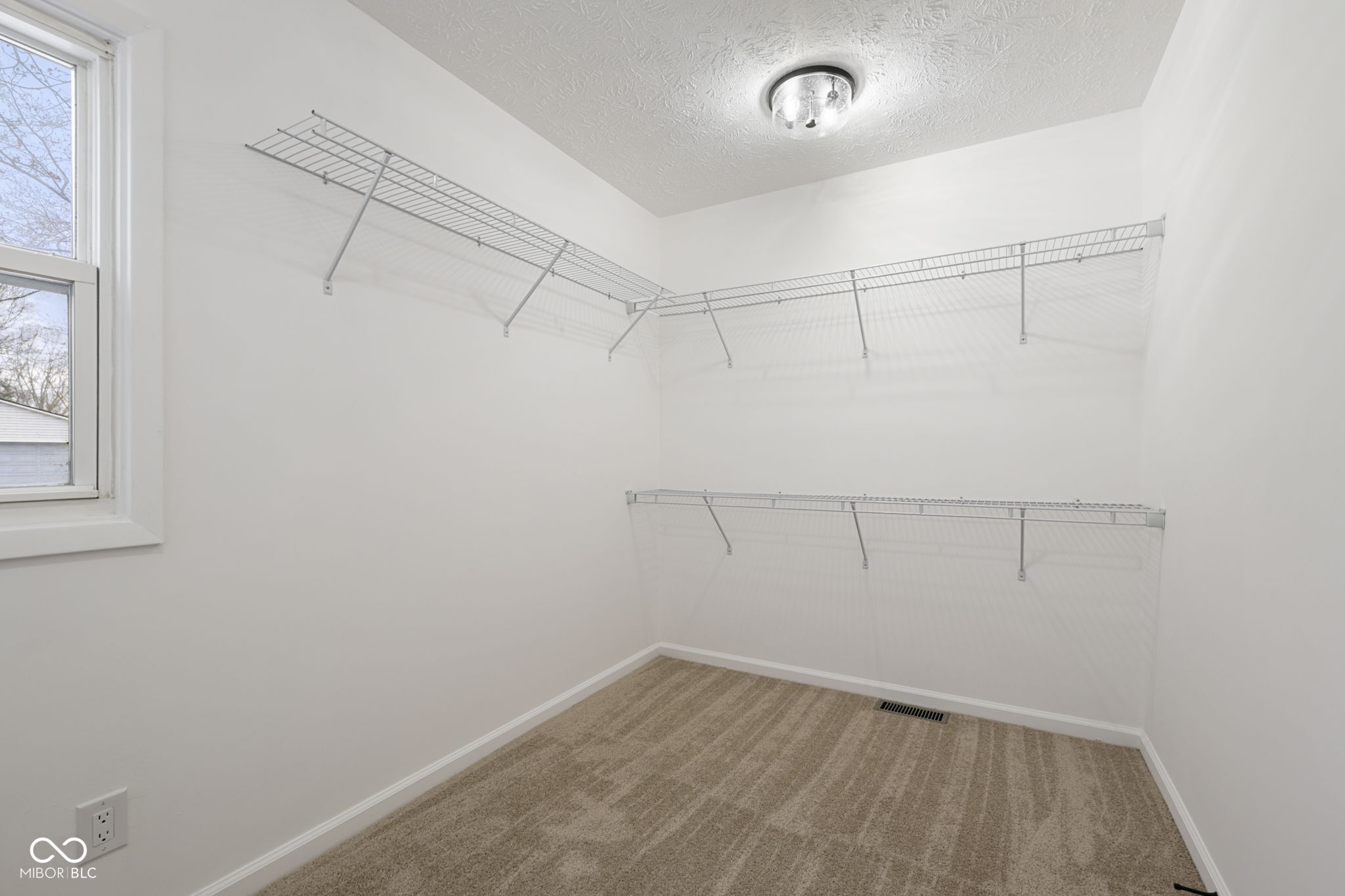 2735 Canterbury Lane