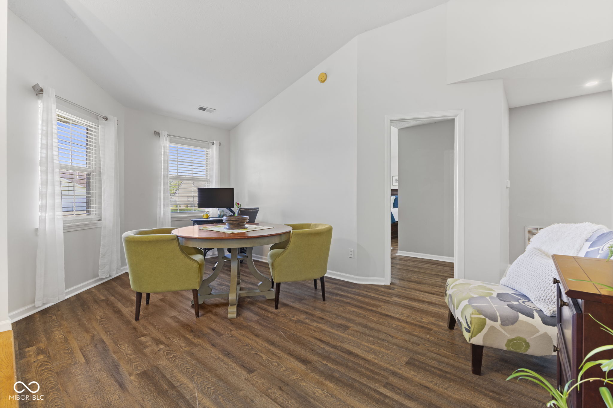 927 St Charles Place