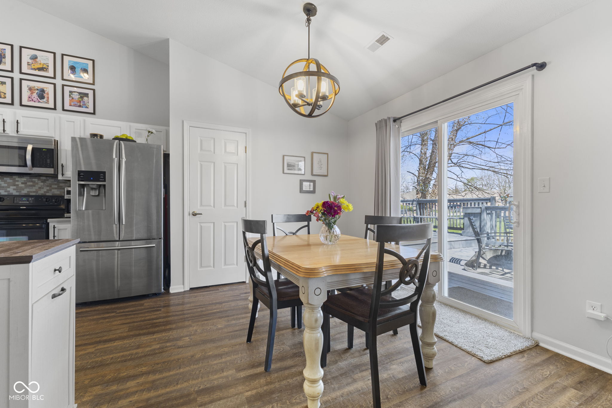 927 St Charles Place