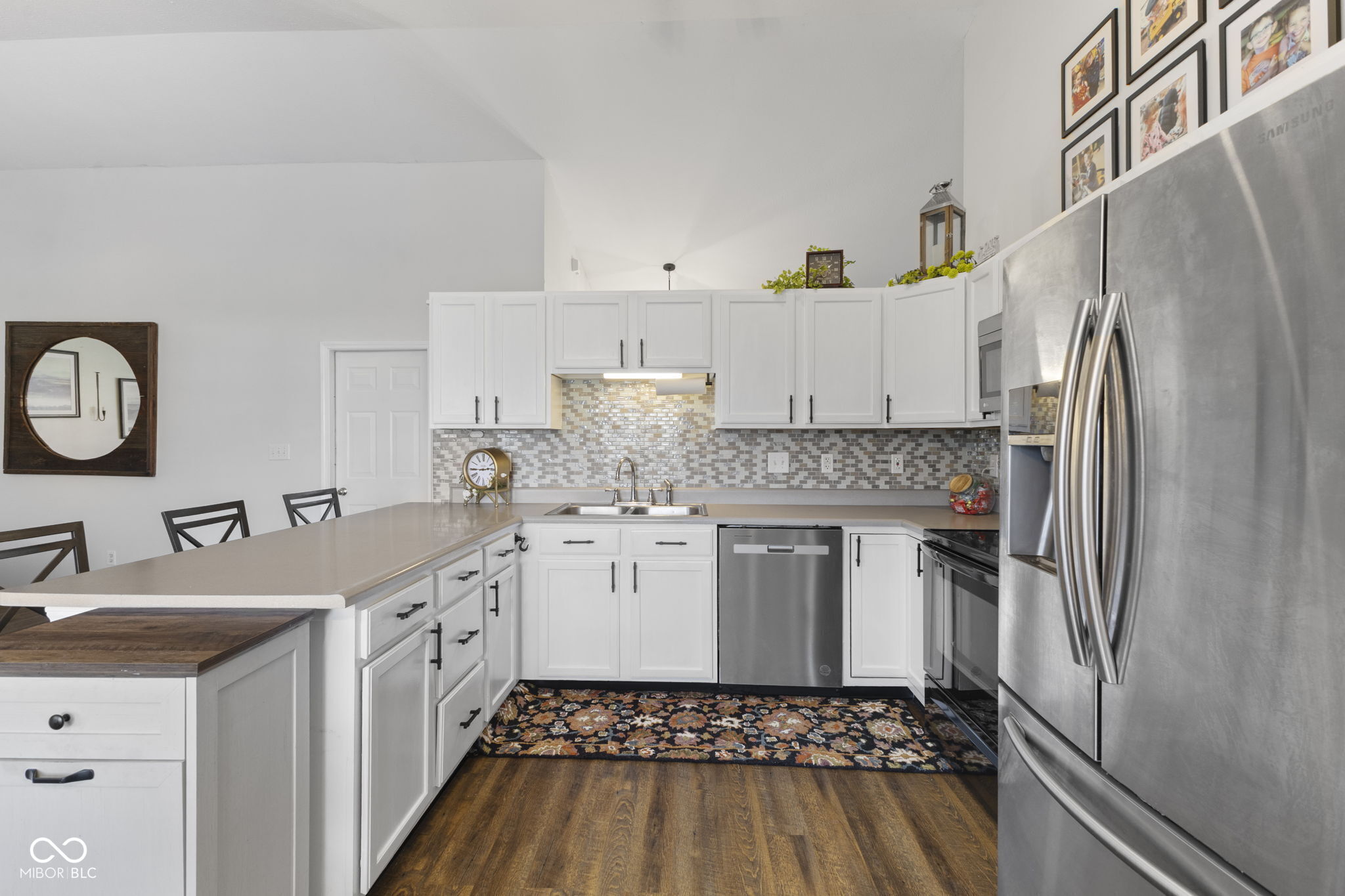 927 St Charles Place