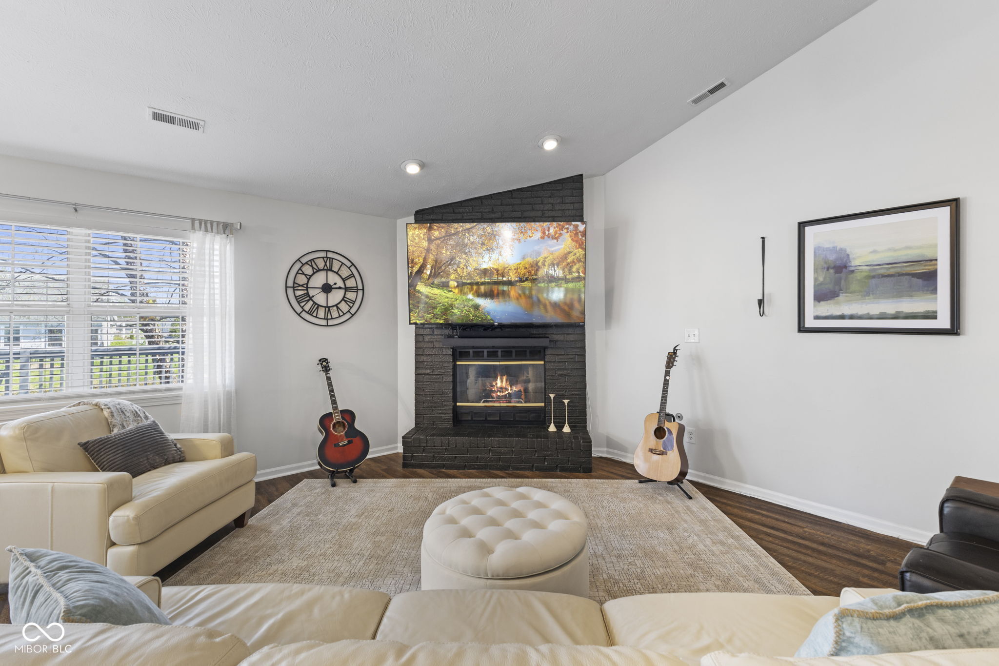 927 St Charles Place
