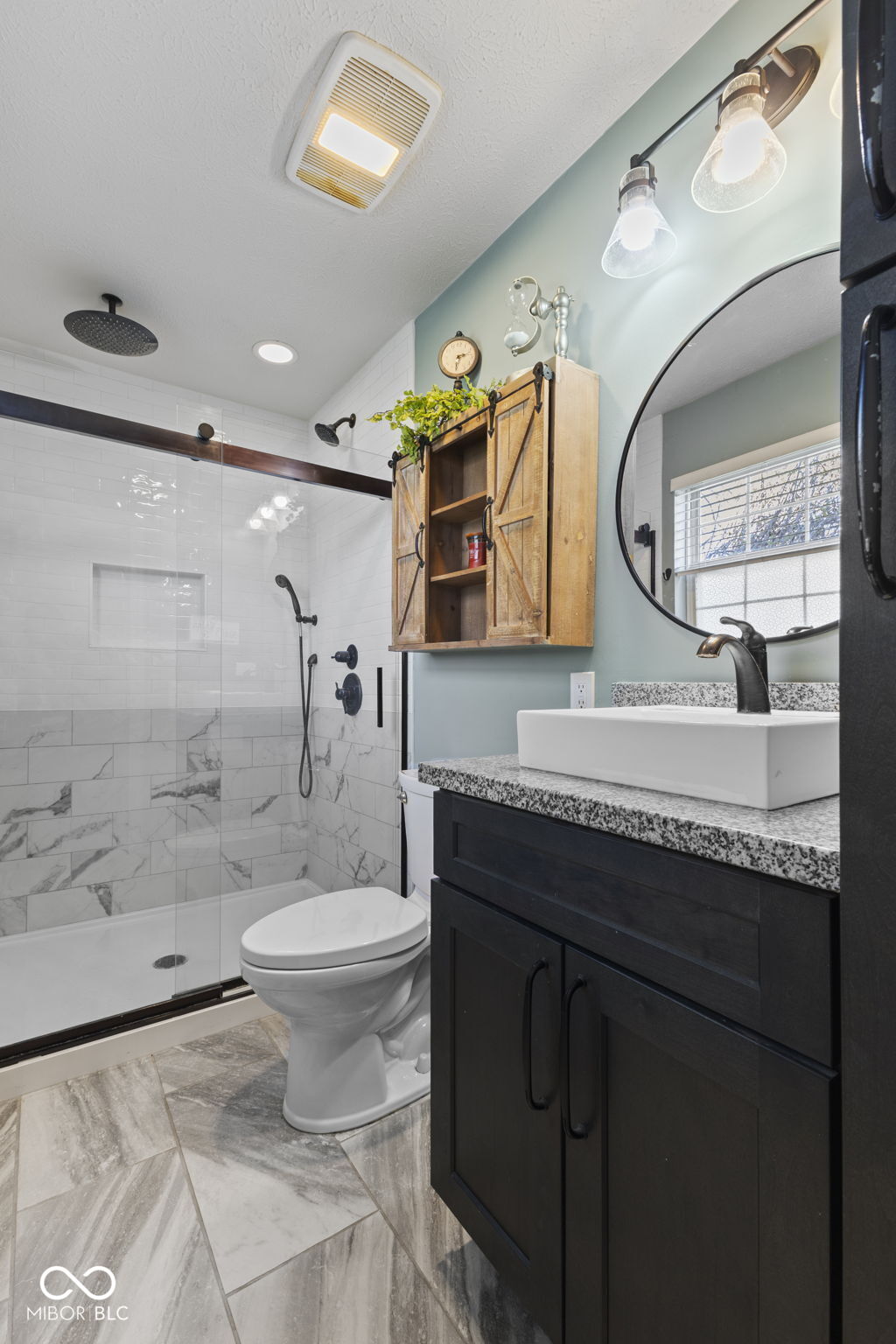 927 St Charles Place