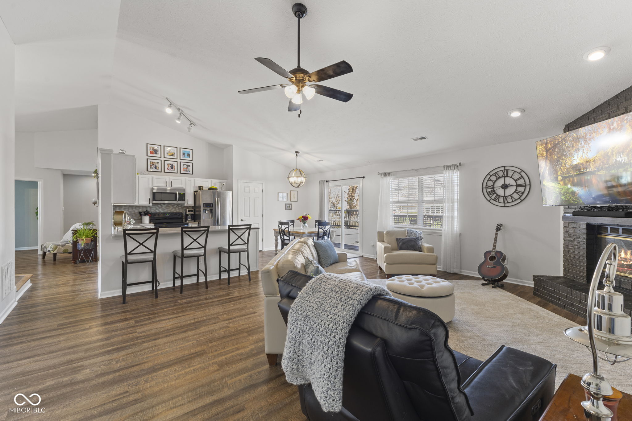 927 St Charles Place