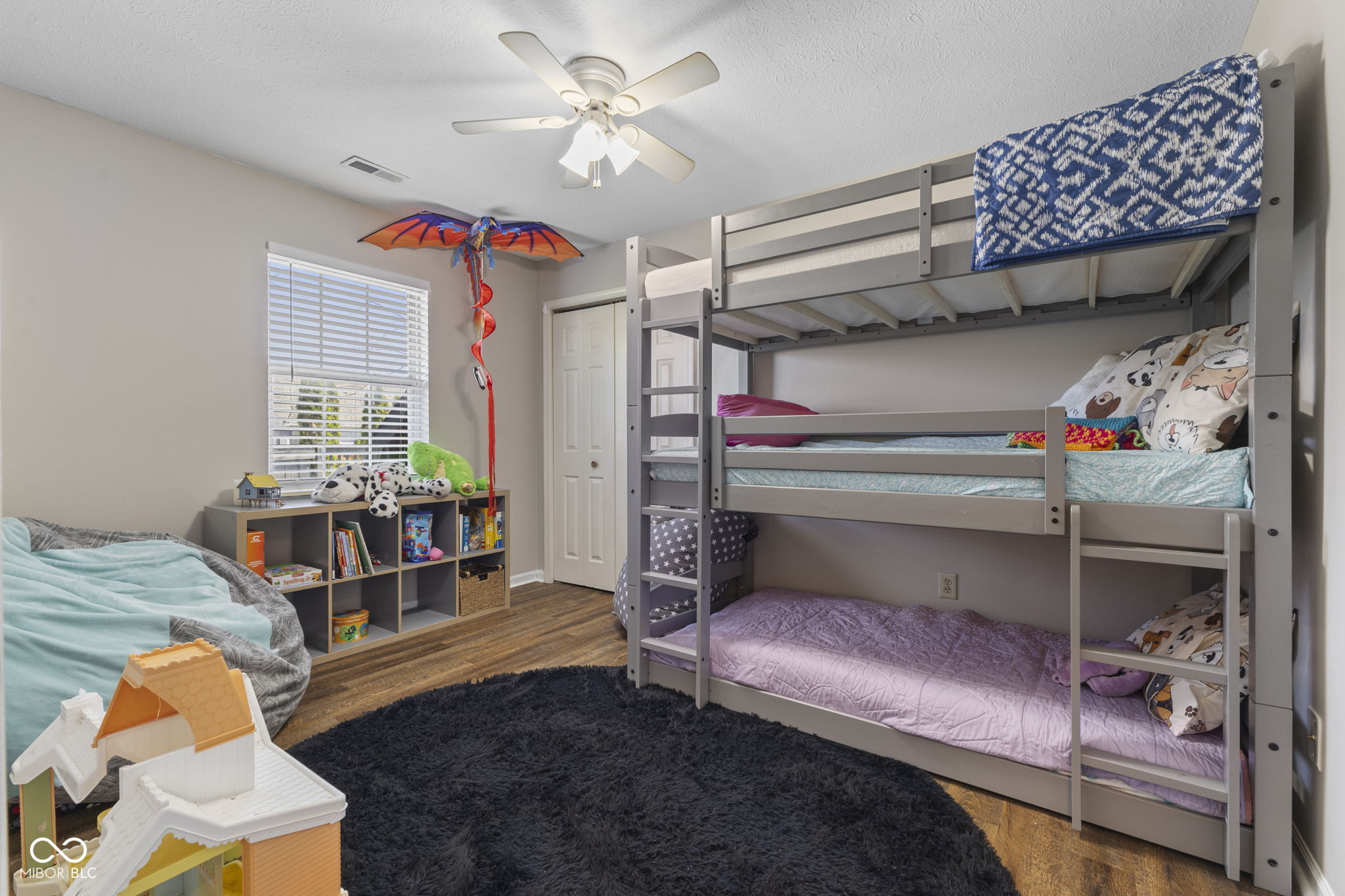 927 St Charles Place
