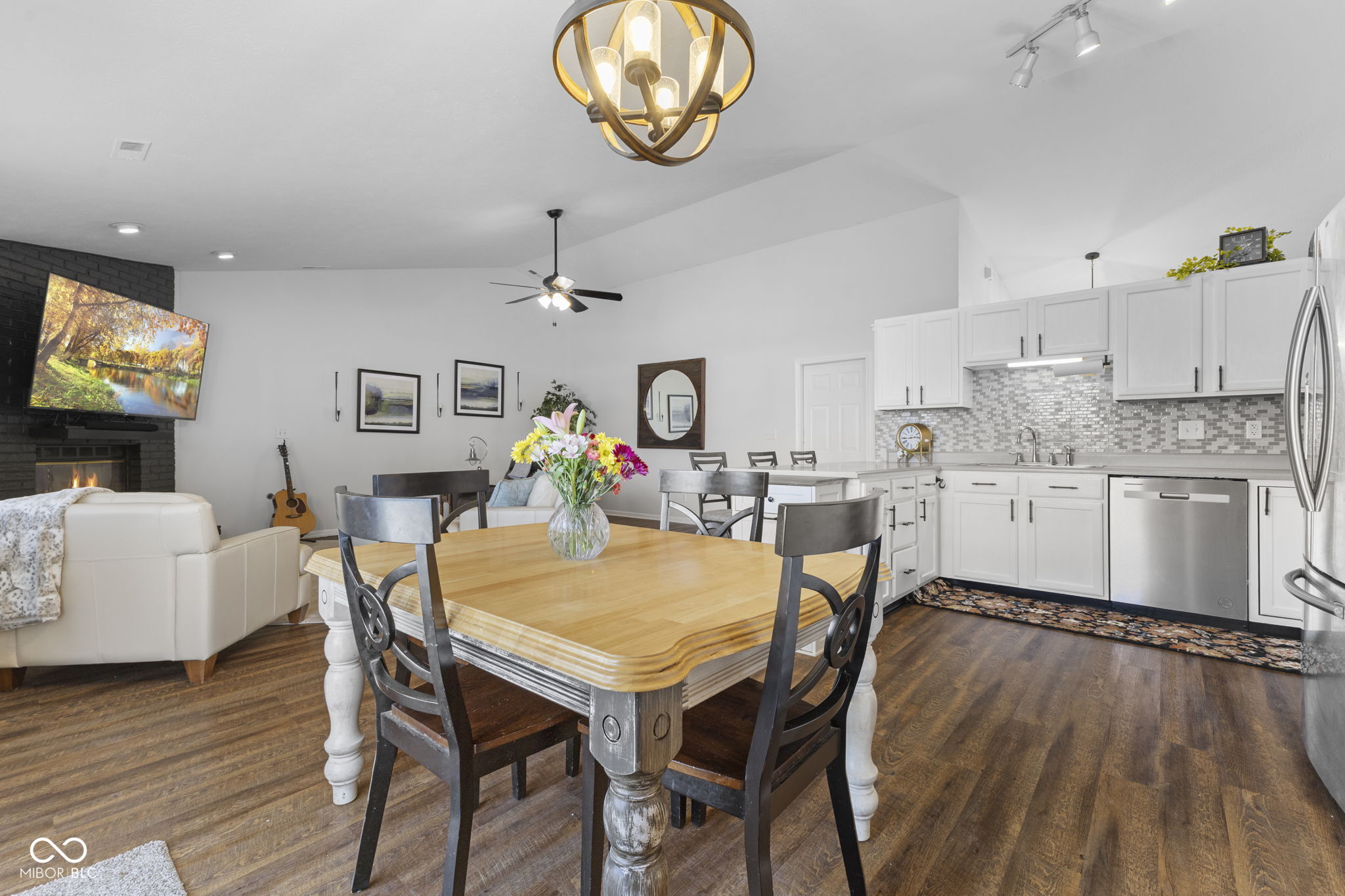 927 St Charles Place