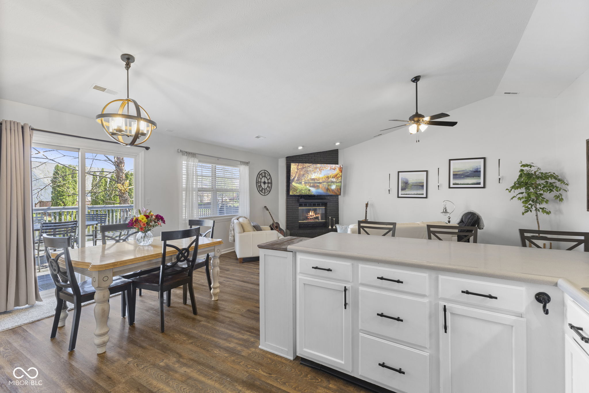 927 St Charles Place