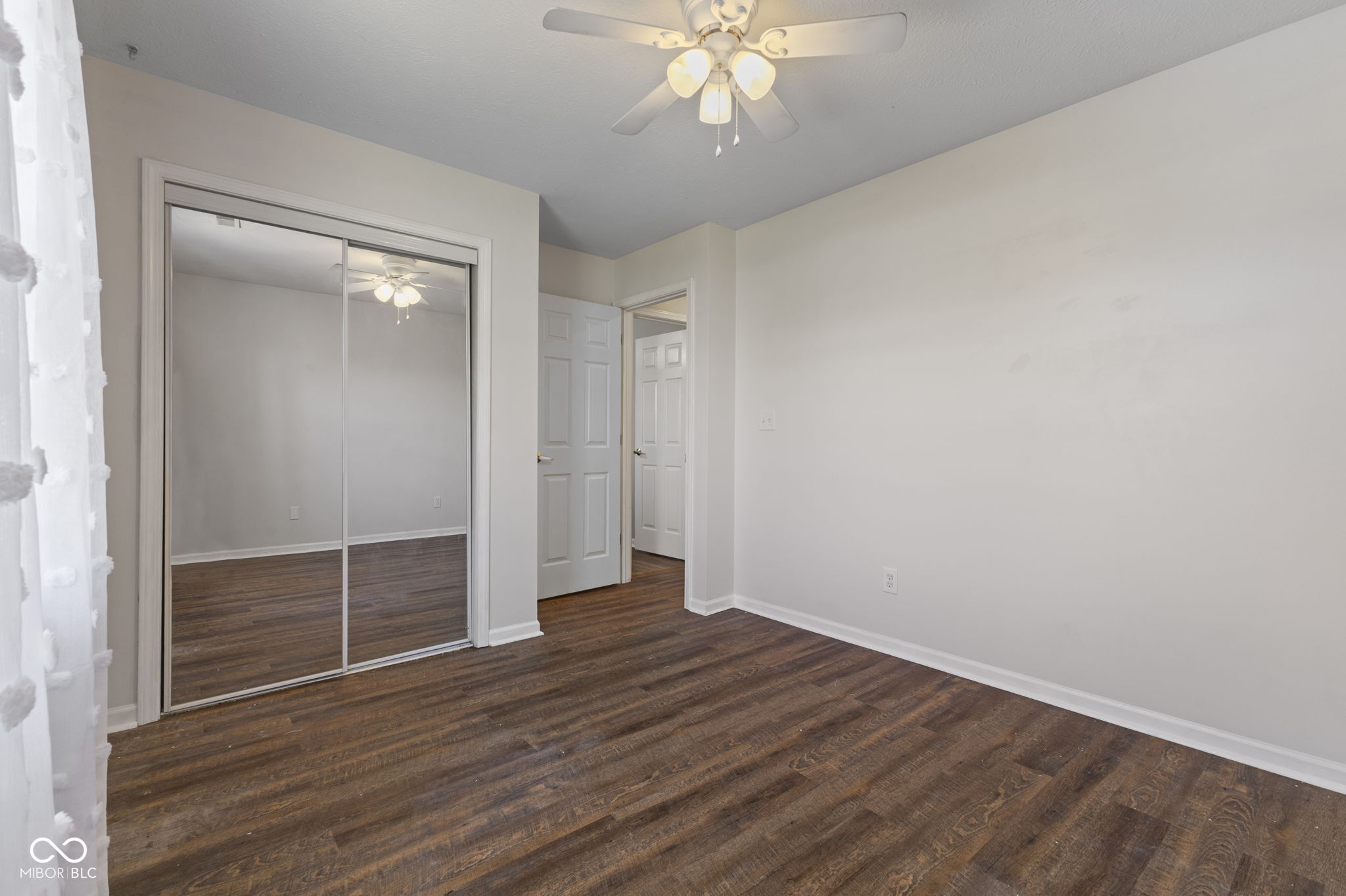 927 St Charles Place