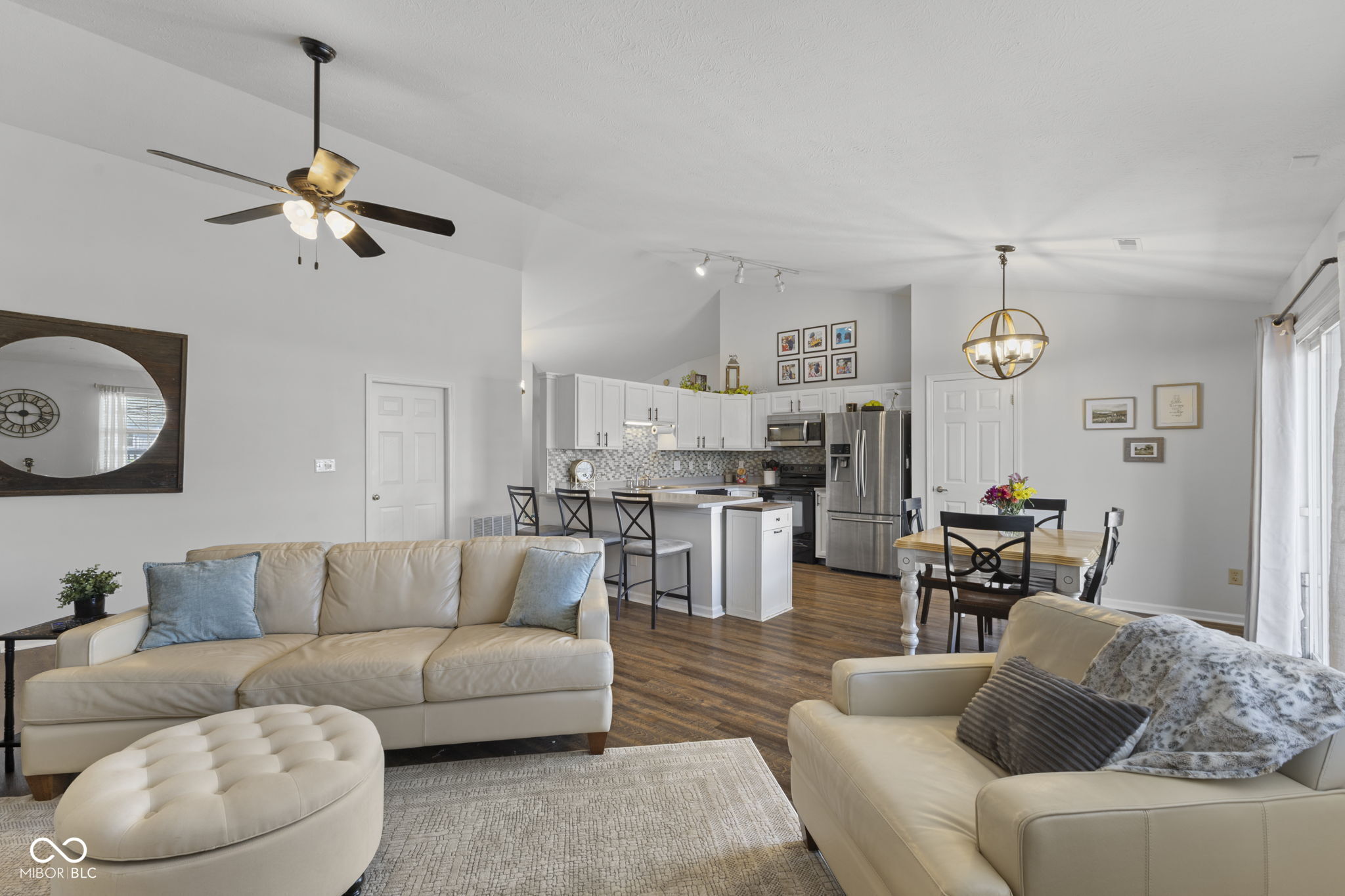 927 St Charles Place