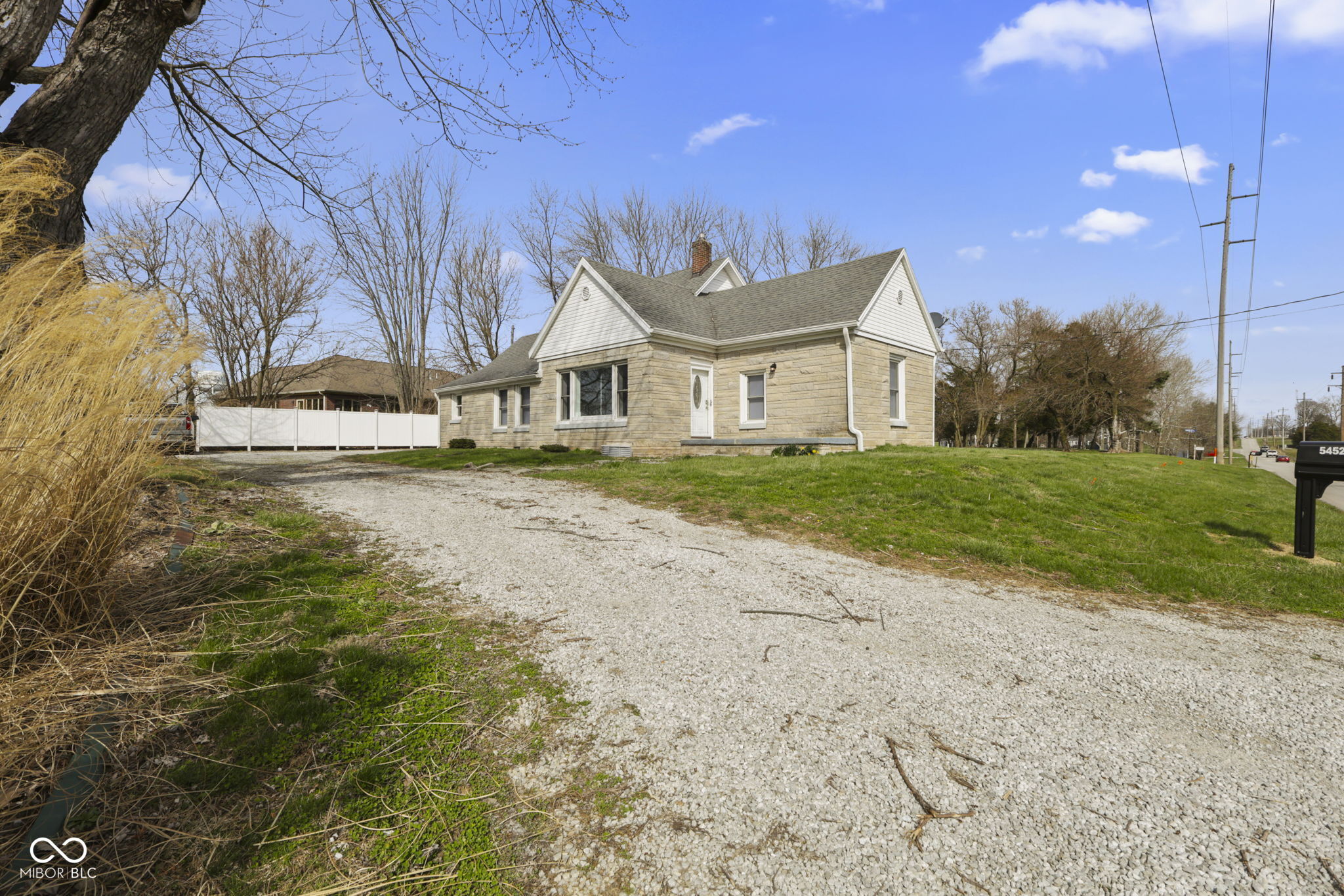 5452 E Hadley Road