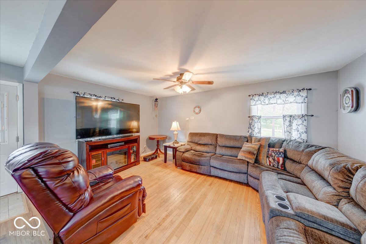 7604 Hillcrest Drive