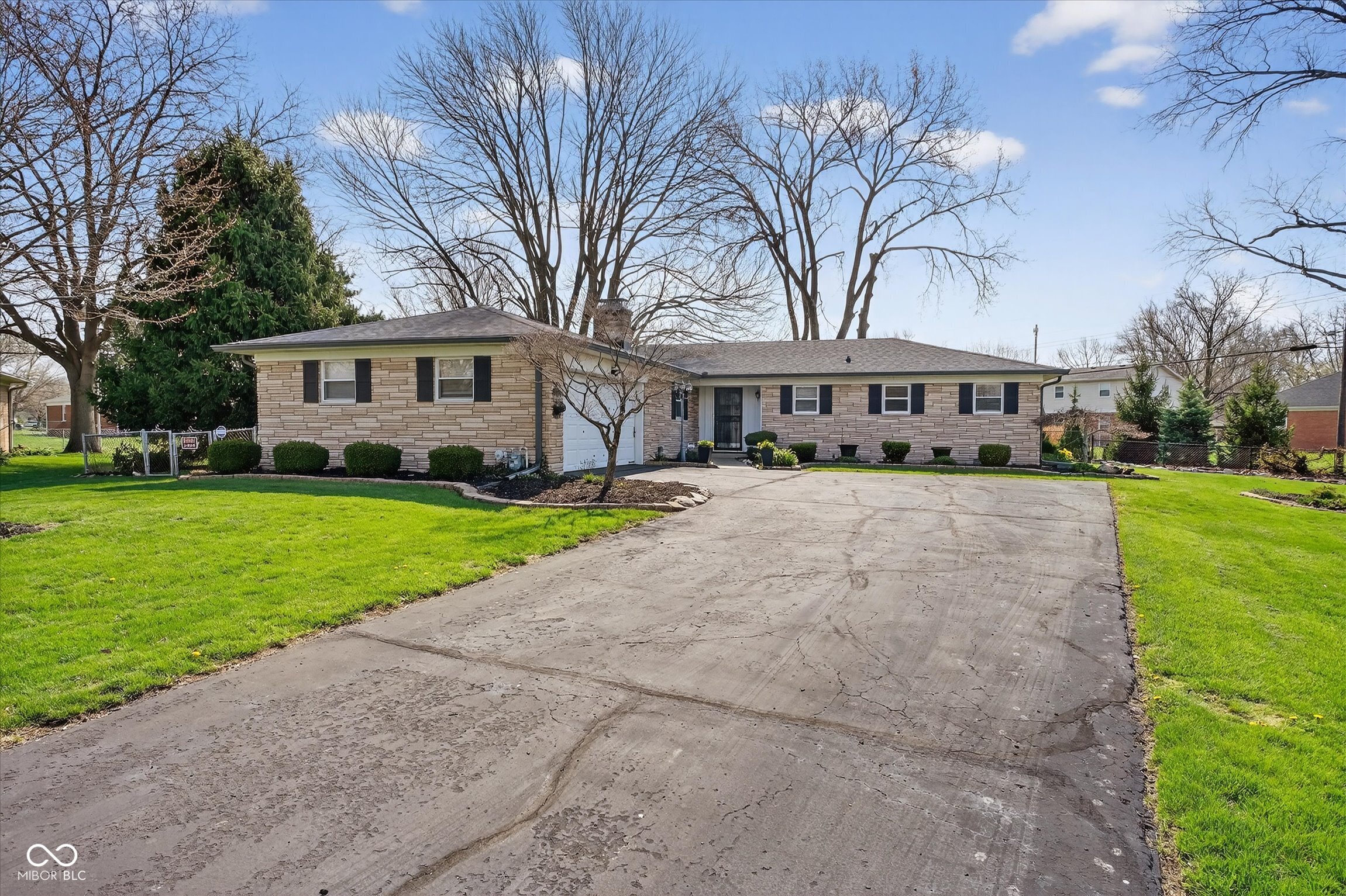6915 Camelot Court