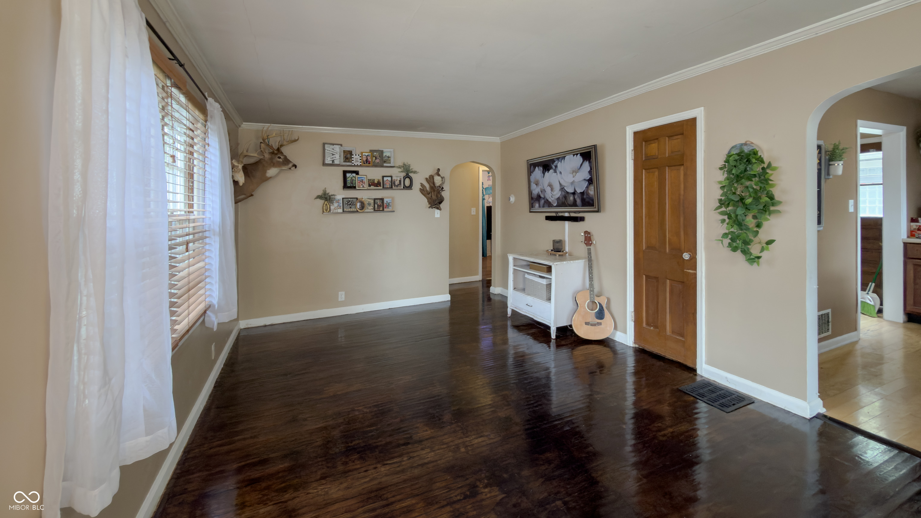 5121 Rosslyn Avenue