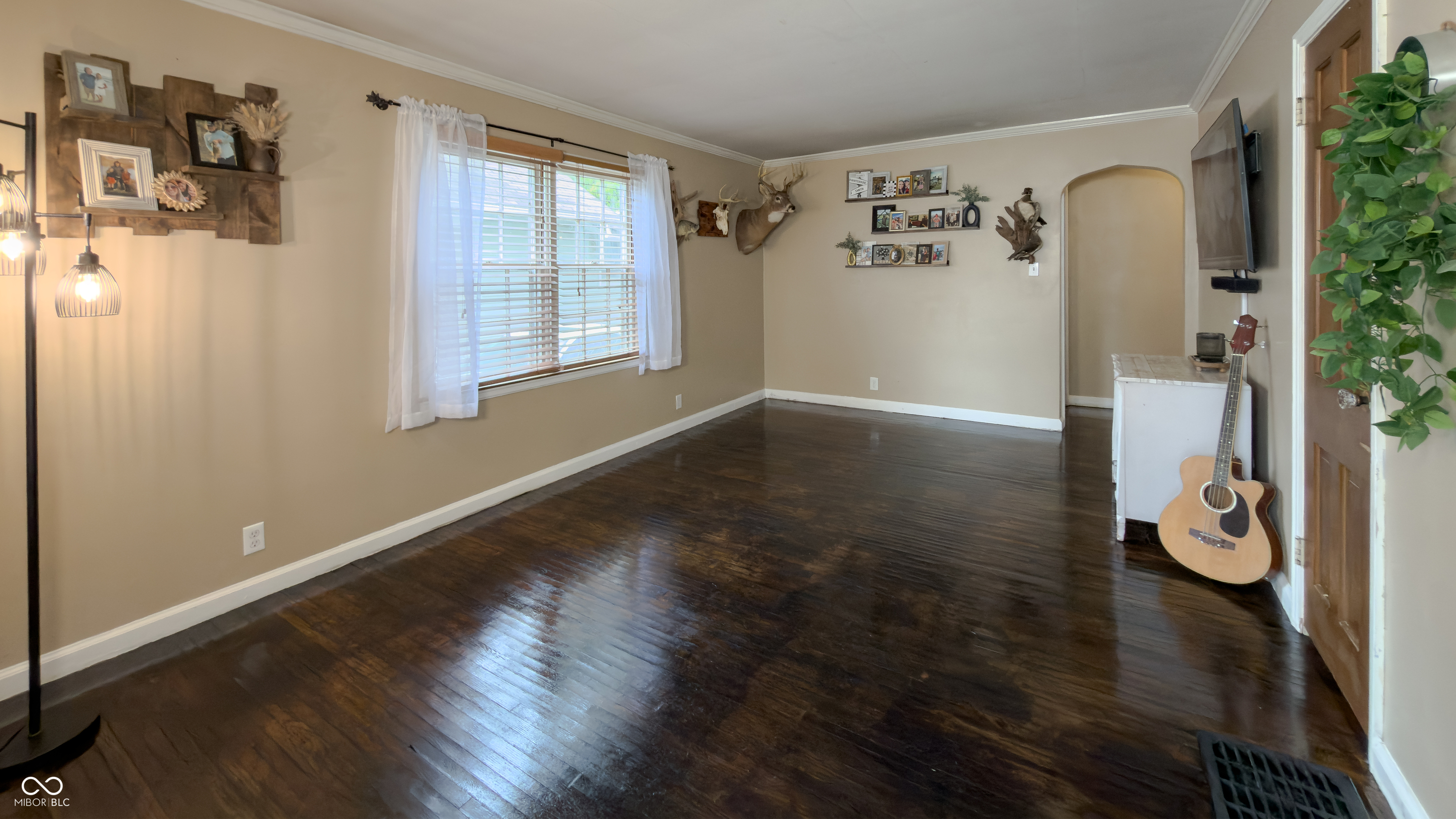 5121 Rosslyn Avenue