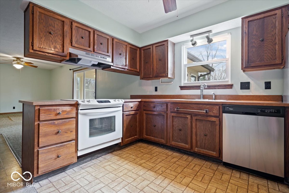 8733 Caplock Lane