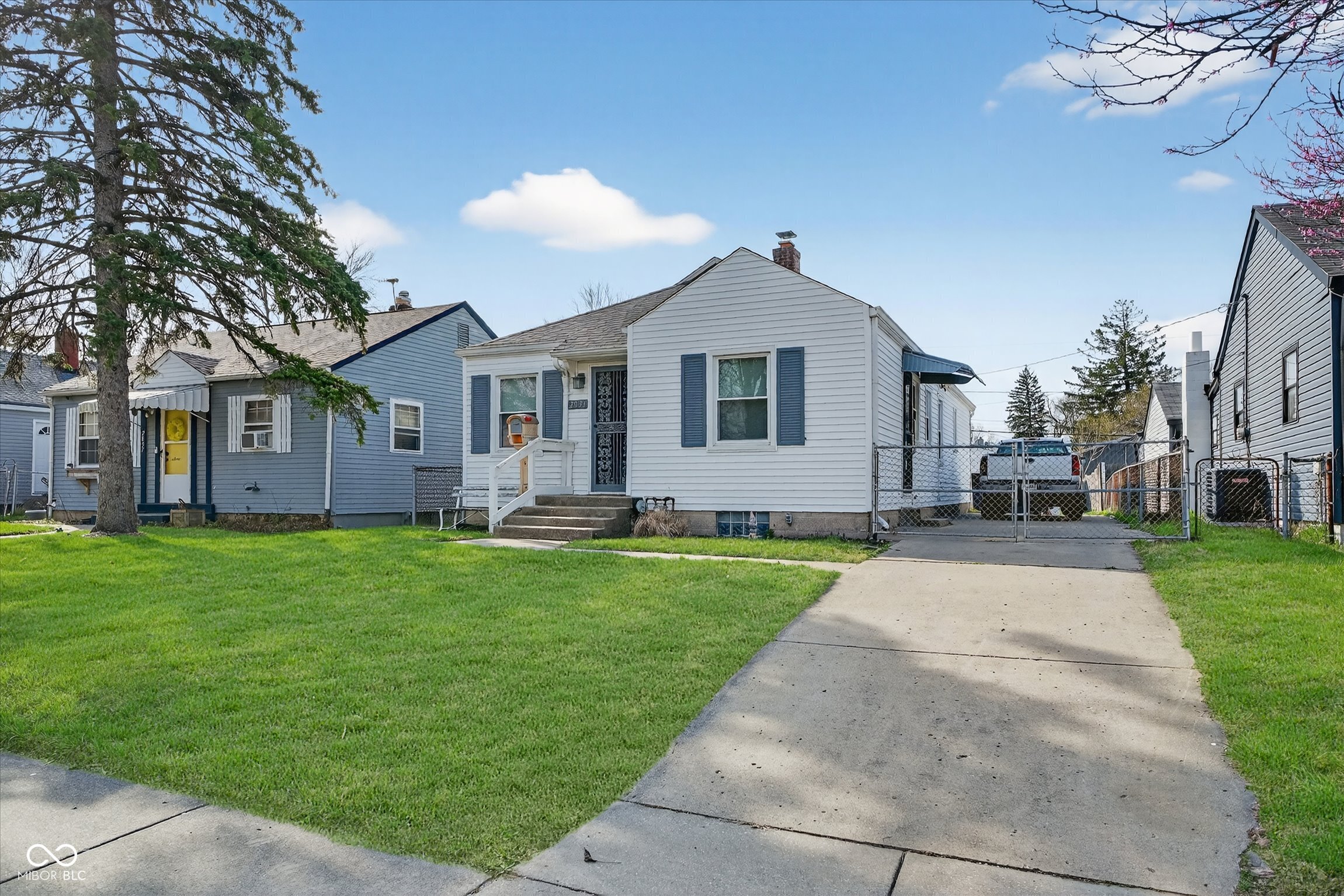 2033 E Legrande Avenue