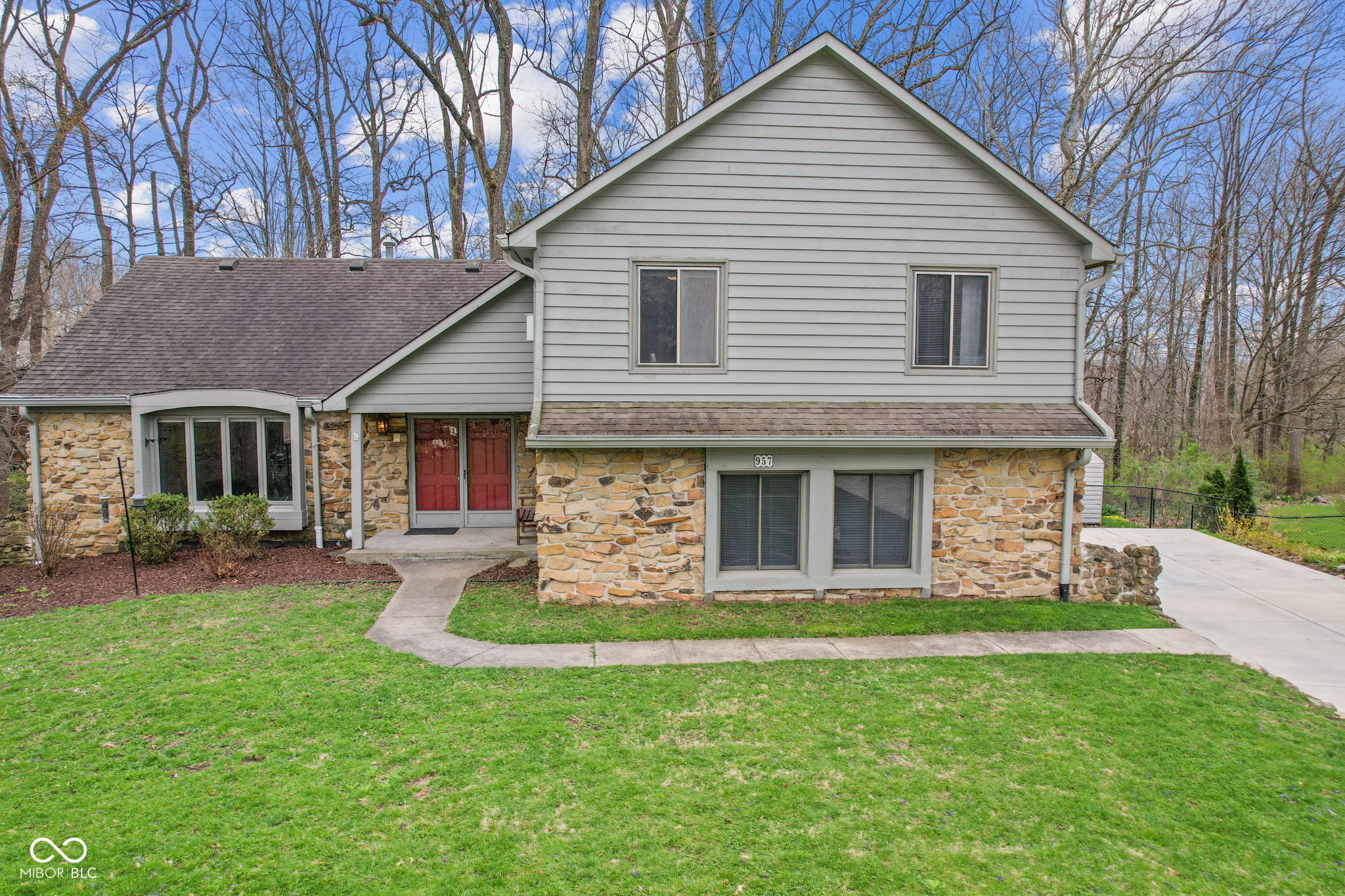 957 Sleepy Hollow Court