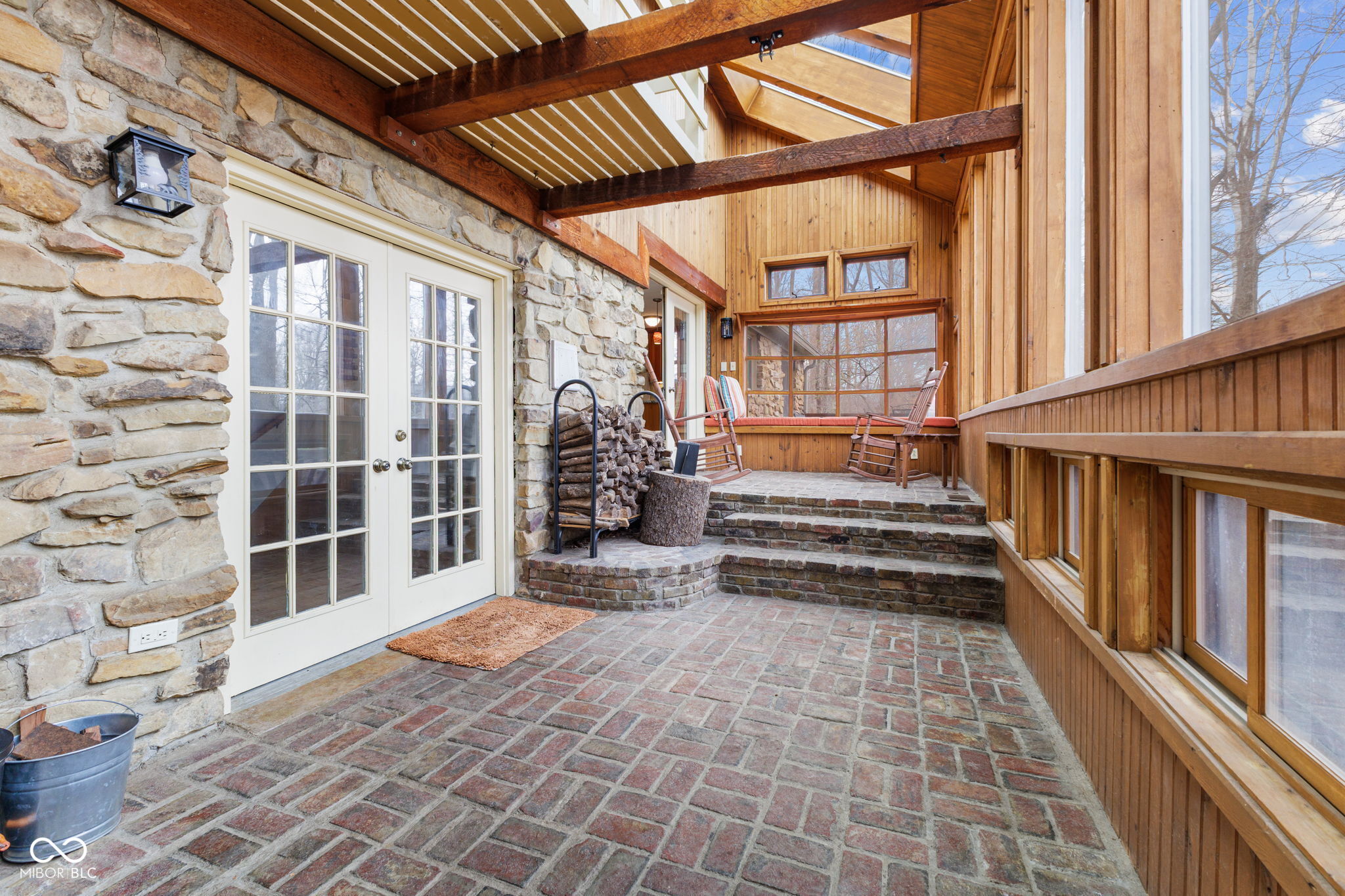 957 Sleepy Hollow Court
