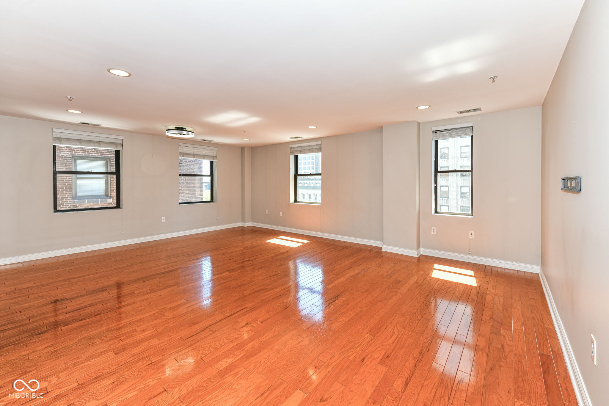 350 N Meridian Street Unit: 709