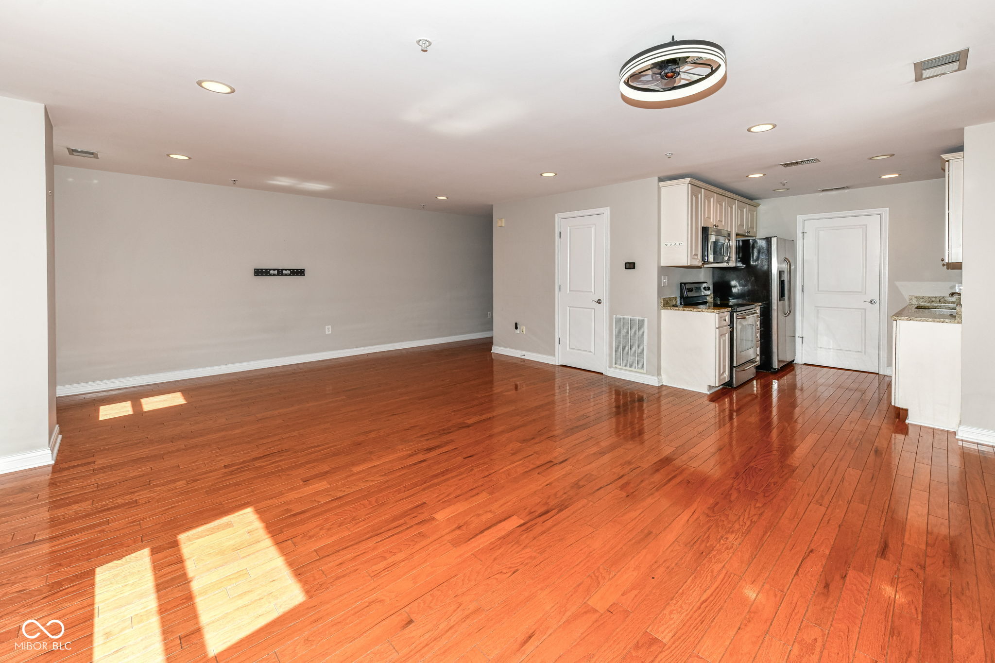 350 N Meridian Street Unit: 709