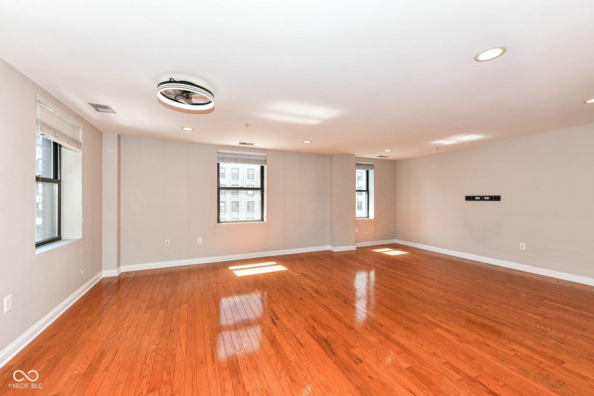 350 N Meridian Street Unit: 709