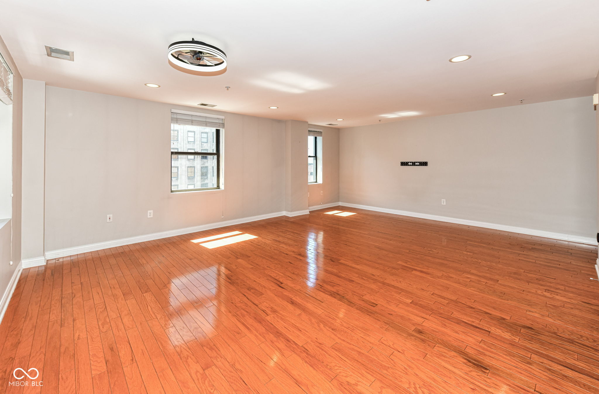 350 N Meridian Street Unit: 709