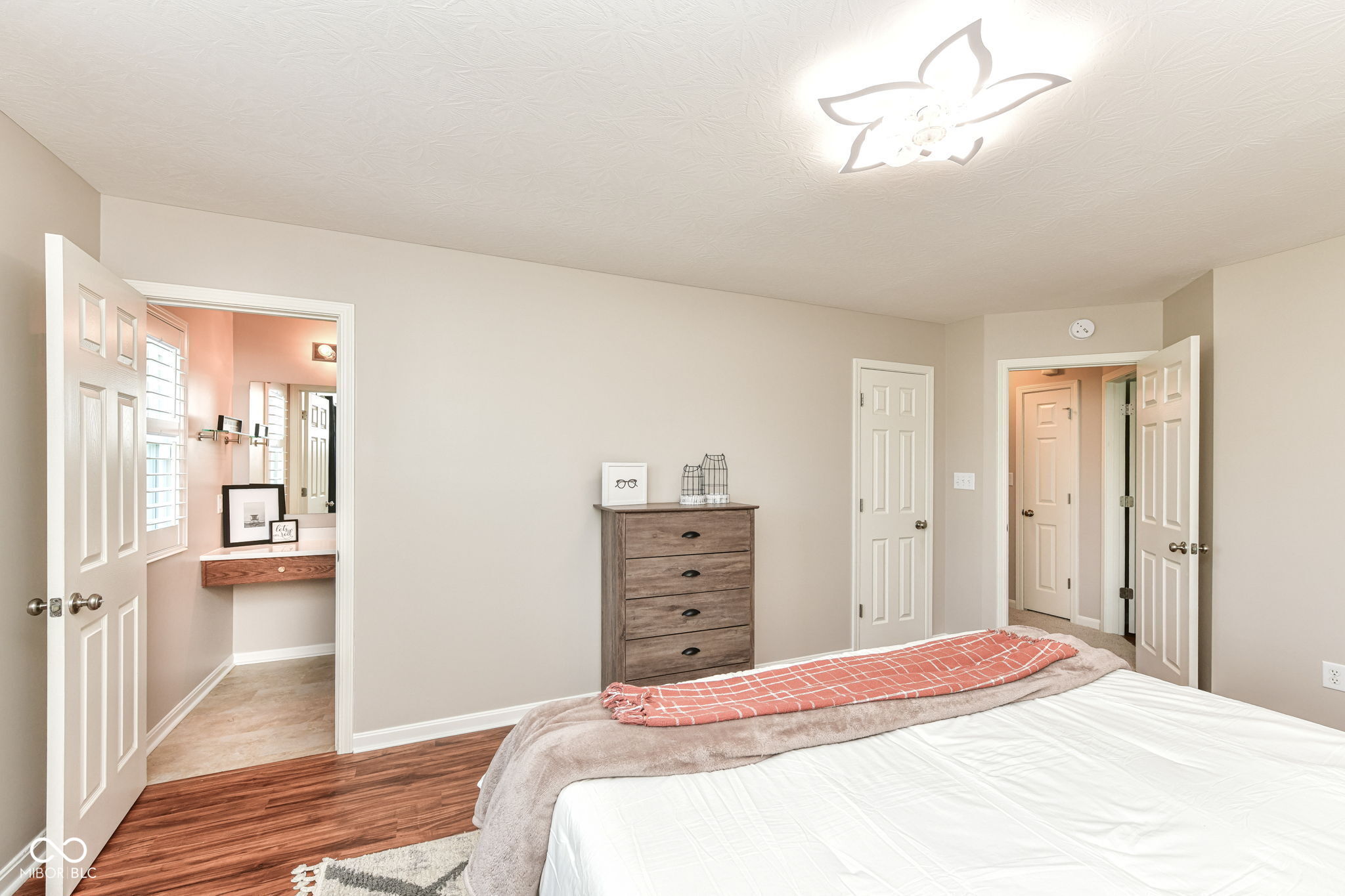6236 N Woods Edge Court