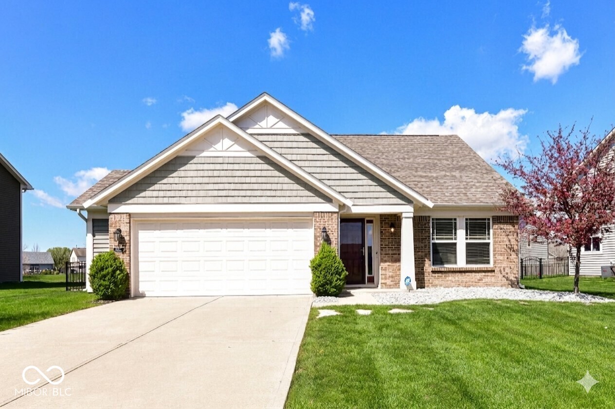 6236 N Woods Edge Court