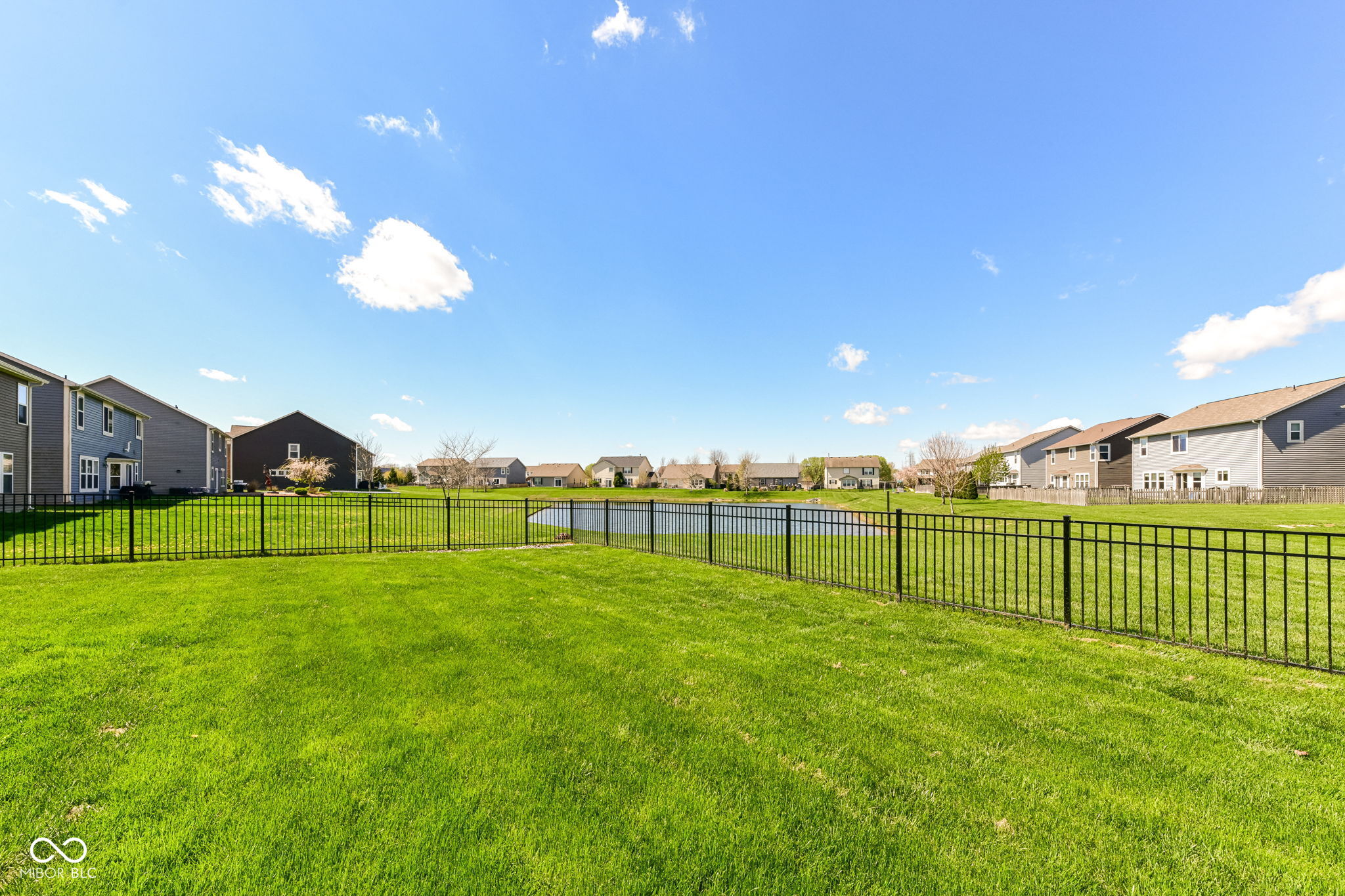 6236 N Woods Edge Court