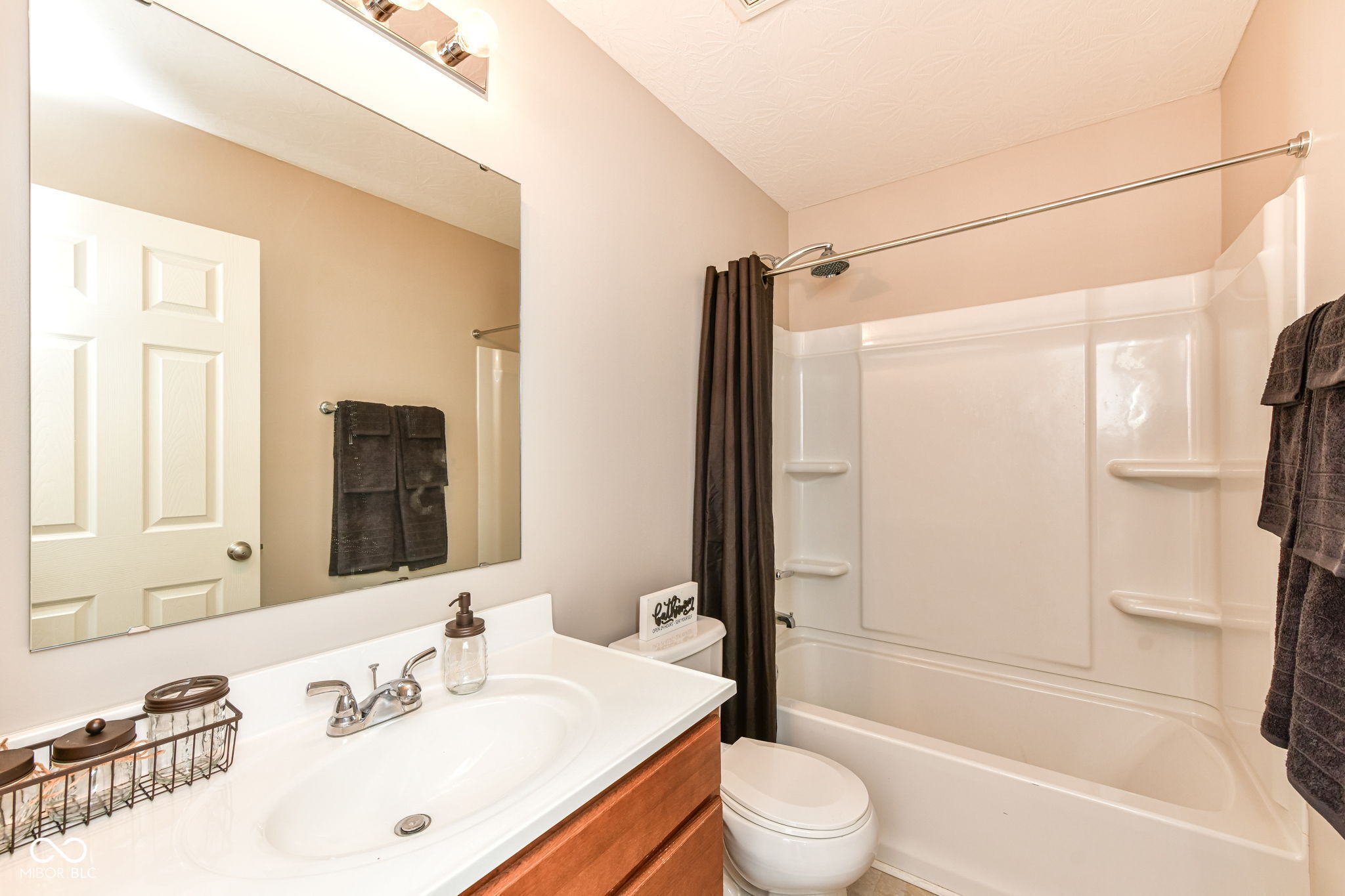 6236 N Woods Edge Court