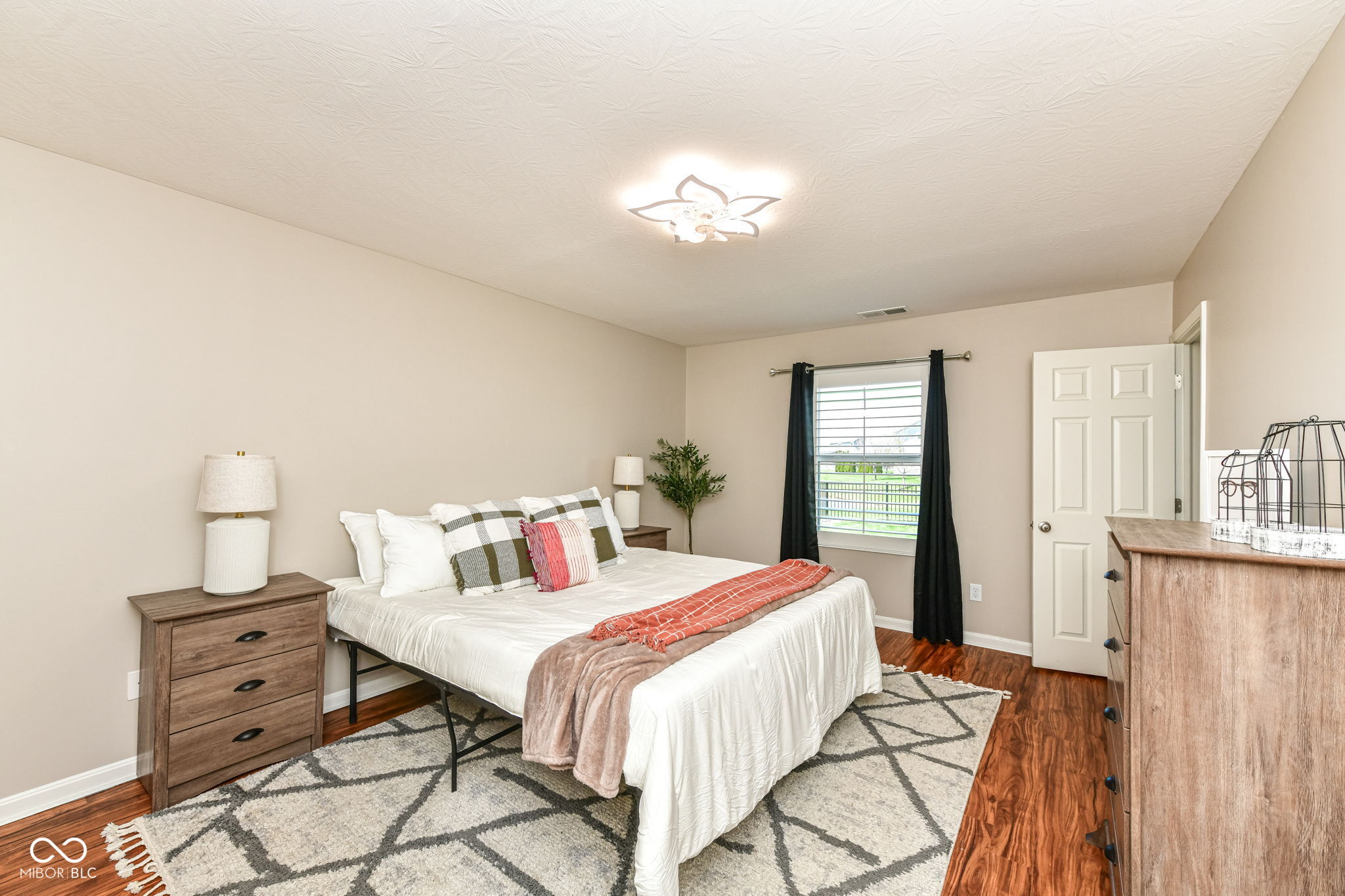 6236 N Woods Edge Court