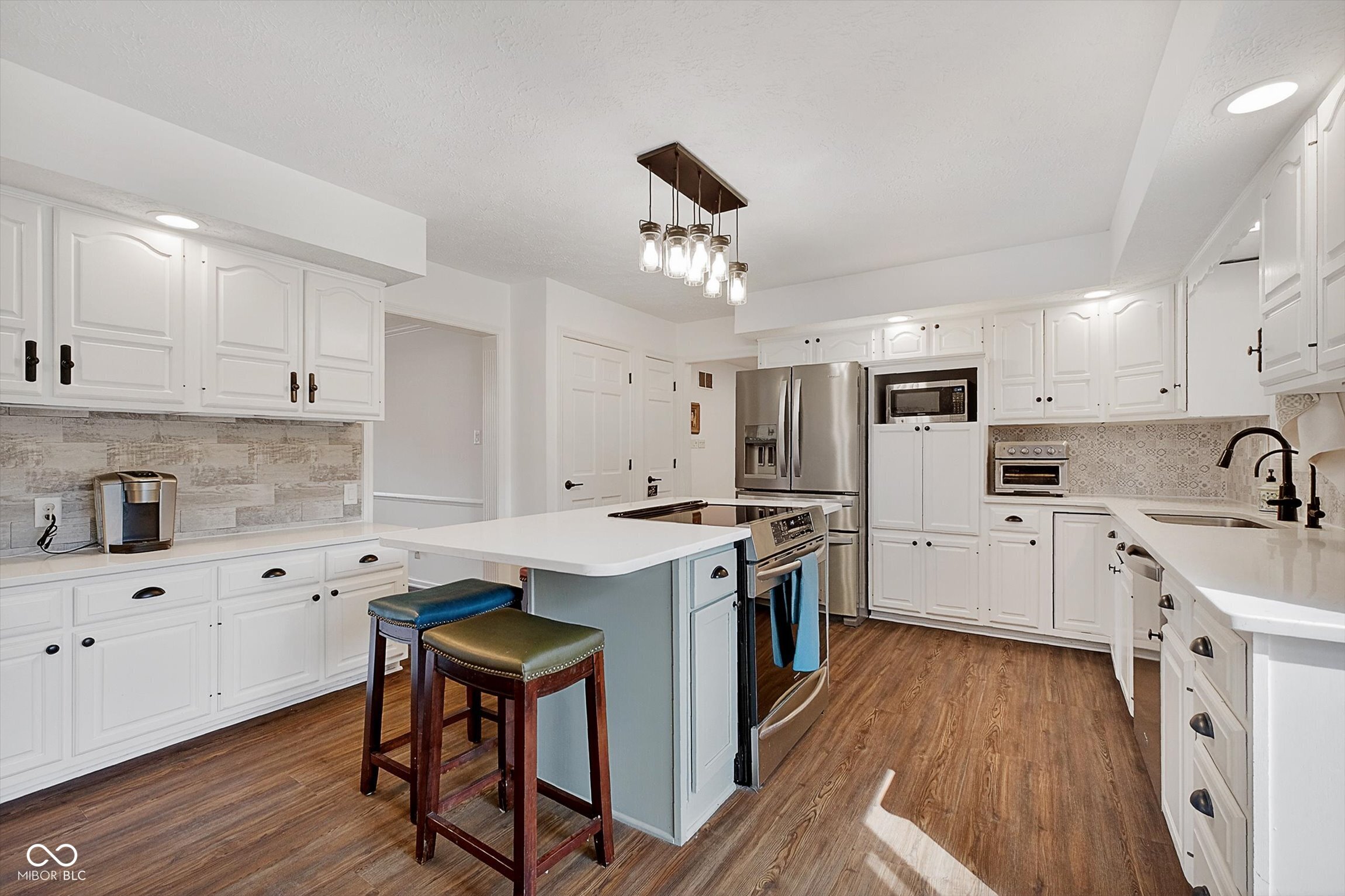 913 Arrowwood Drive