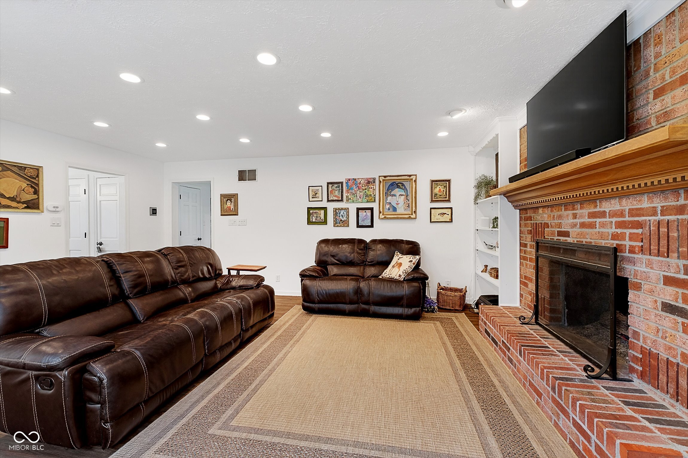 913 Arrowwood Drive