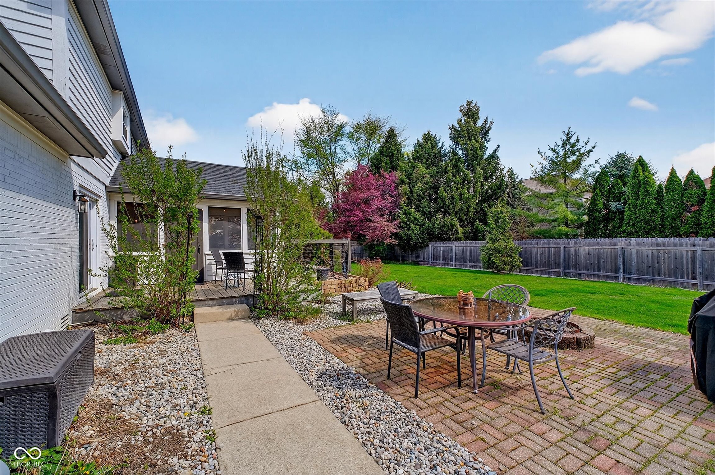 913 Arrowwood Drive