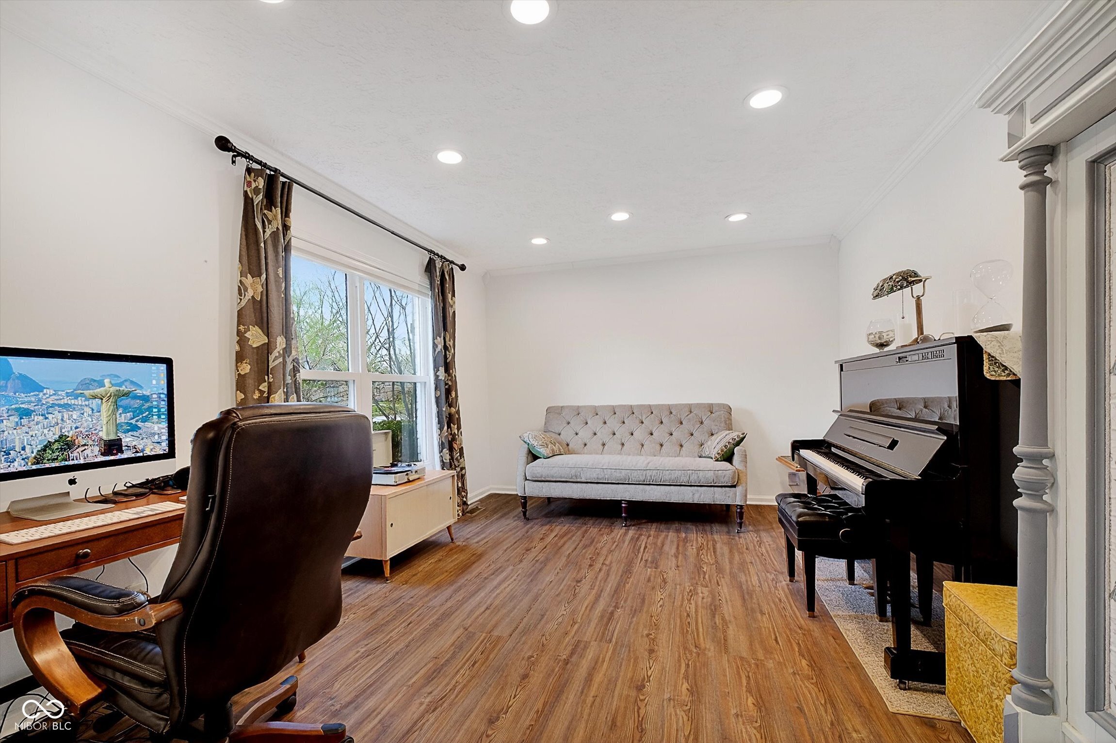 913 Arrowwood Drive