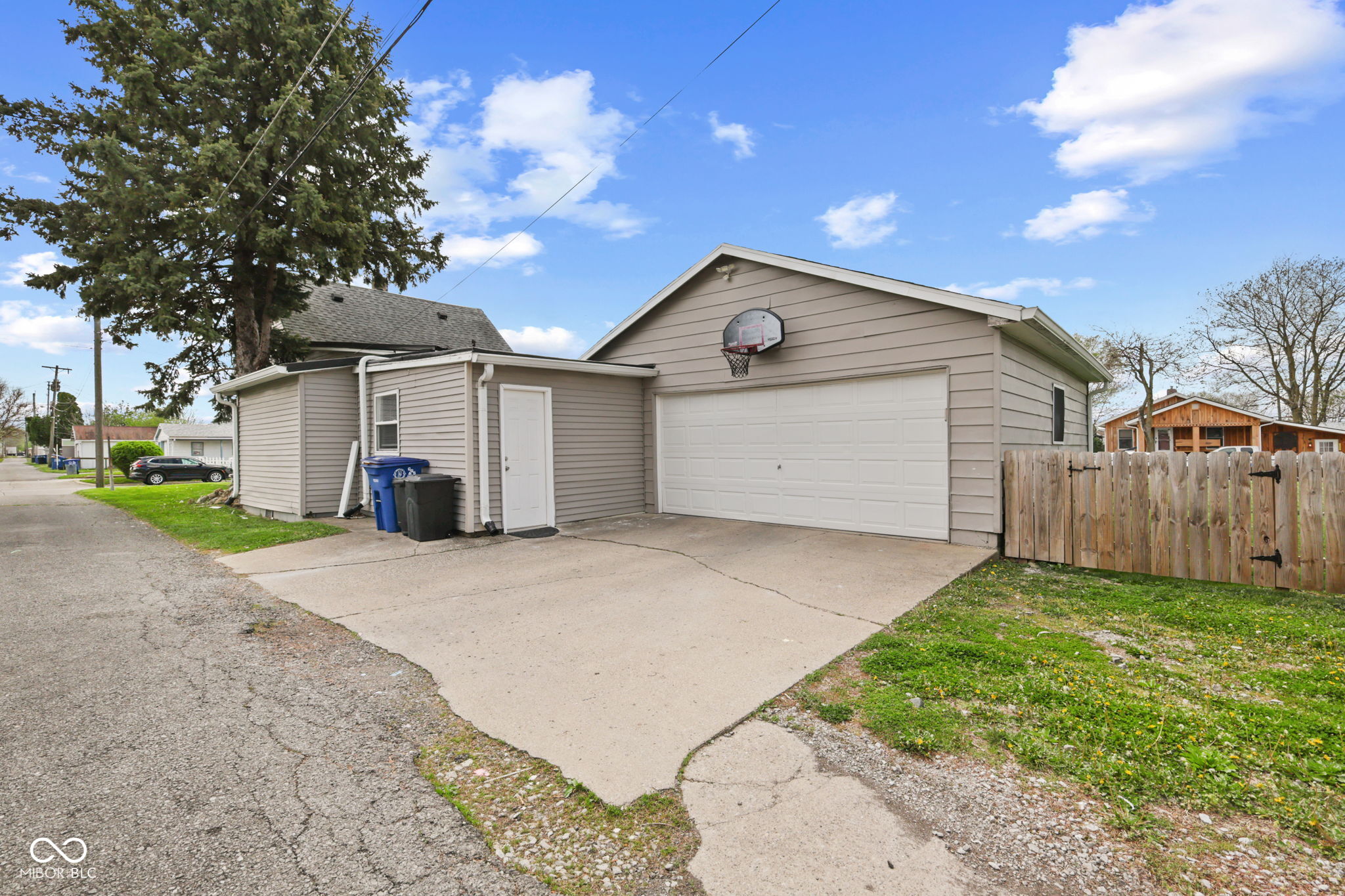410 E Mechanic Street