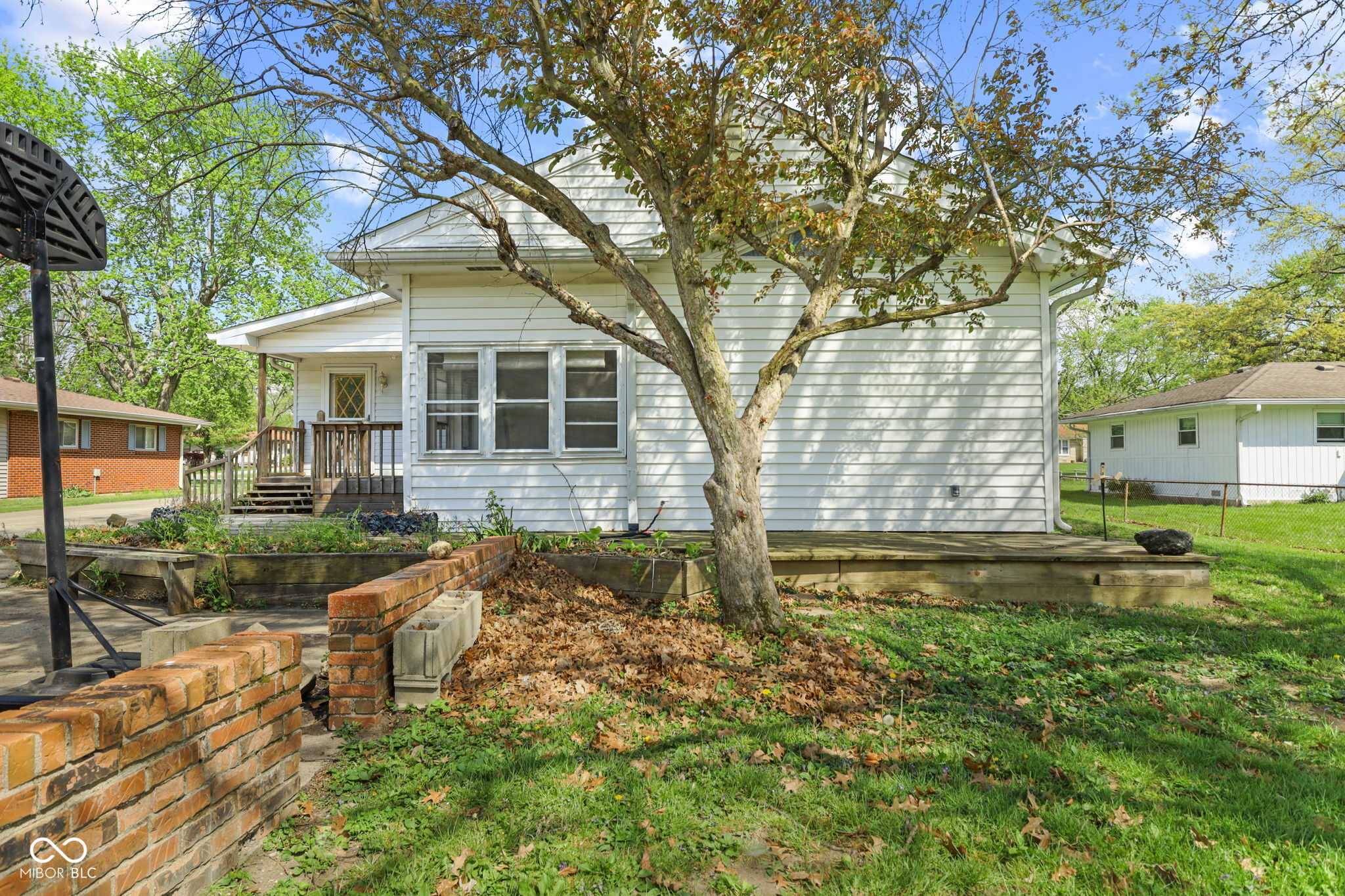 7140 Lockwood Lane