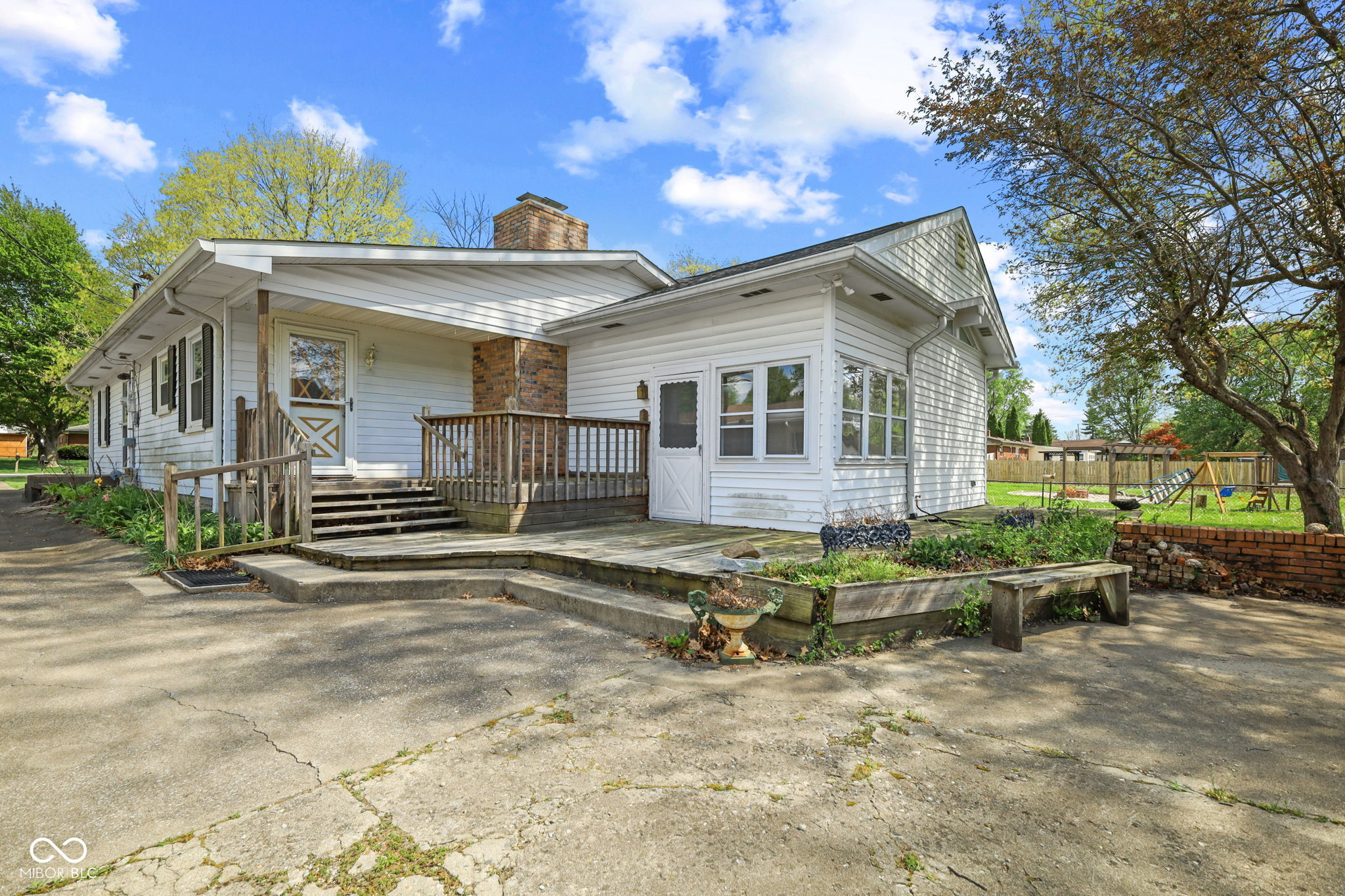 7140 Lockwood Lane