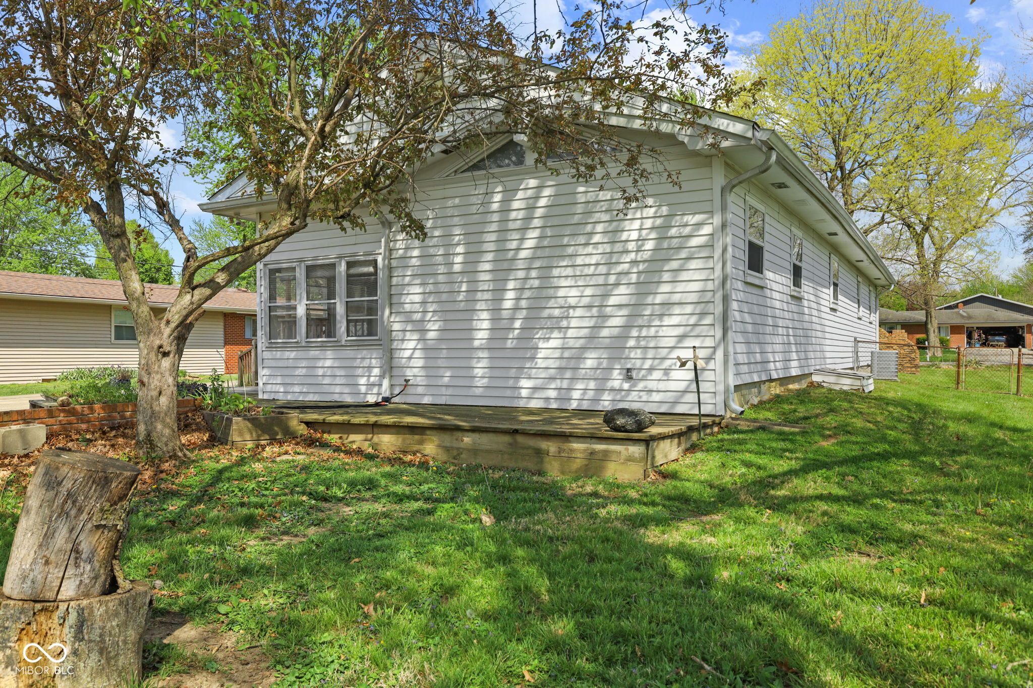 7140 Lockwood Lane