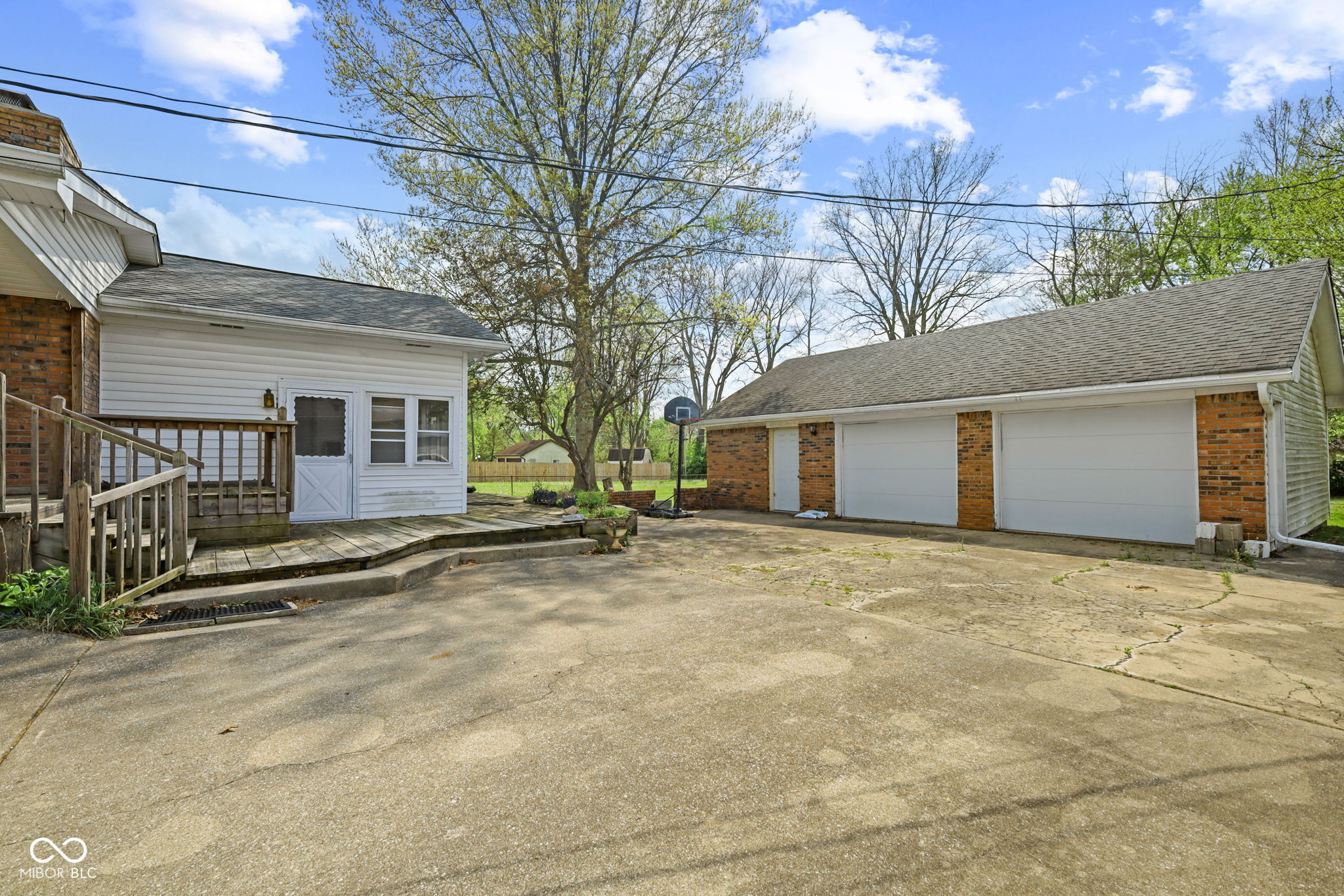 7140 Lockwood Lane
