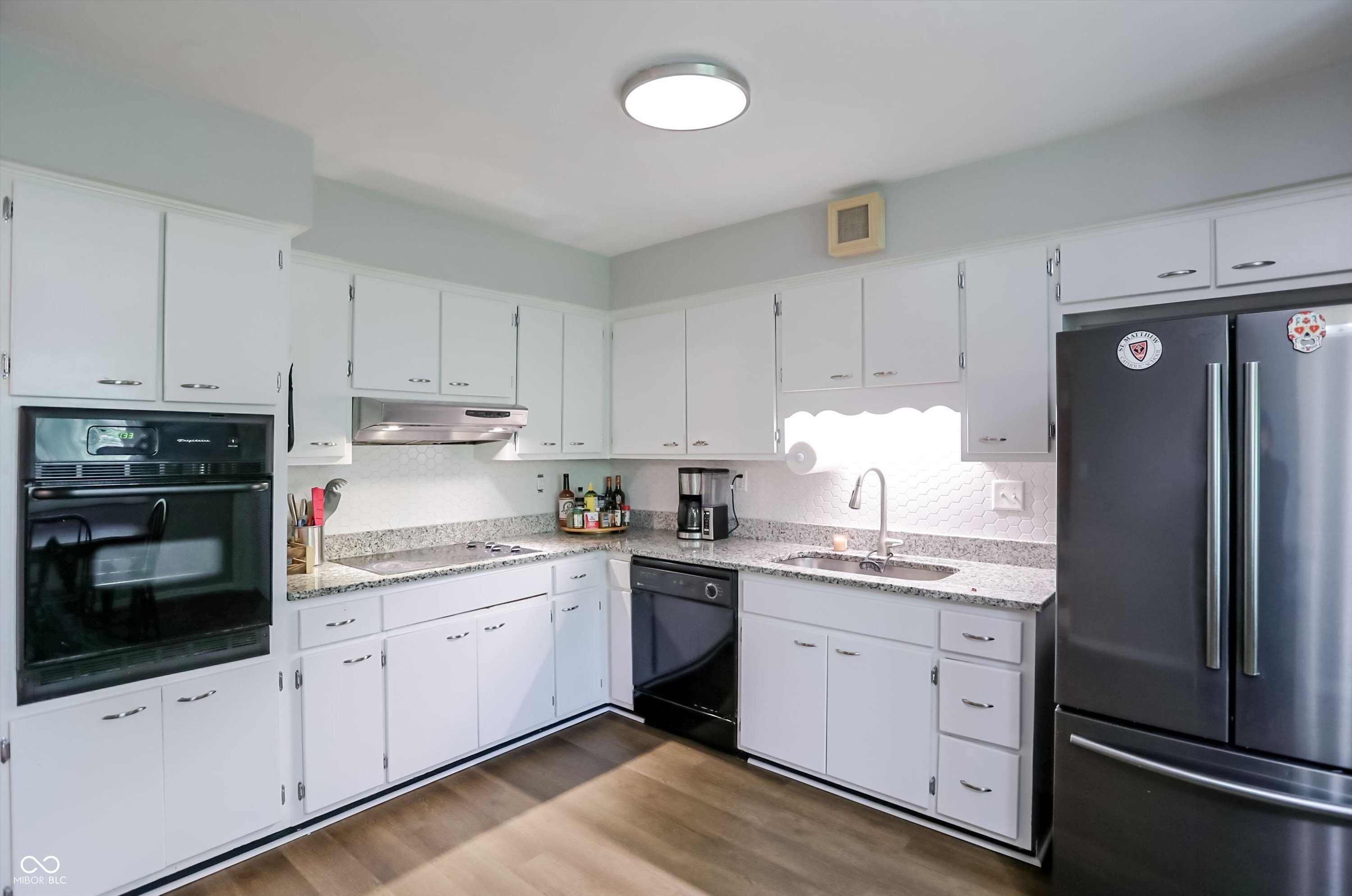 7010 Grosvenor Place