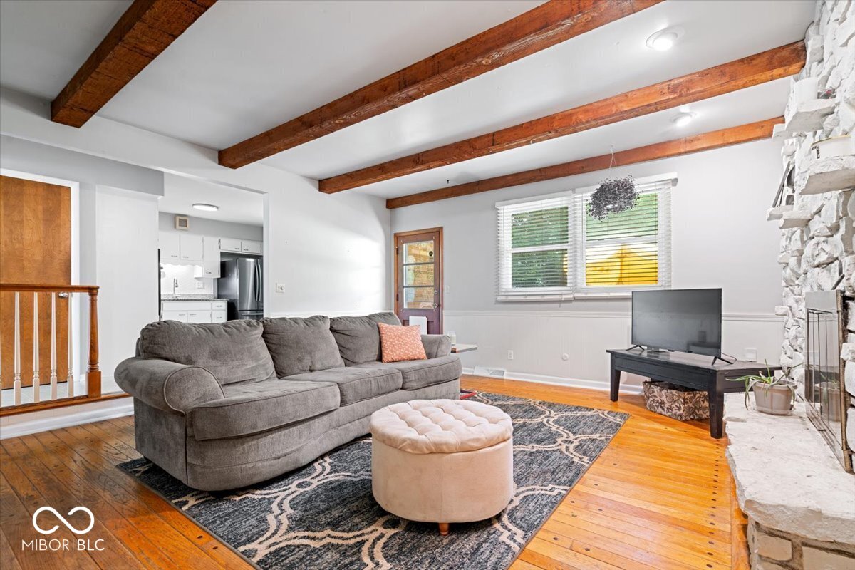 7010 Grosvenor Place