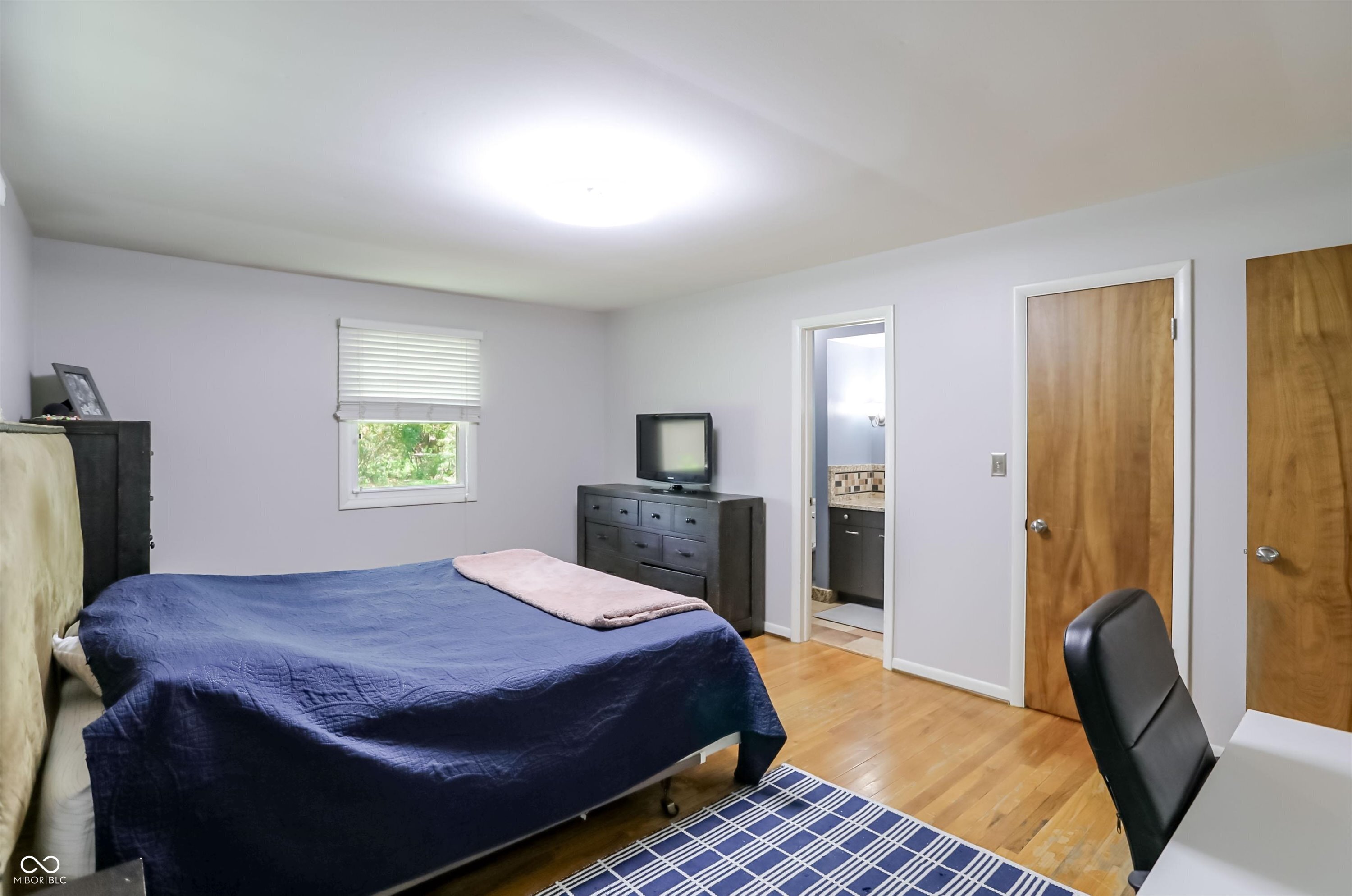 7010 Grosvenor Place