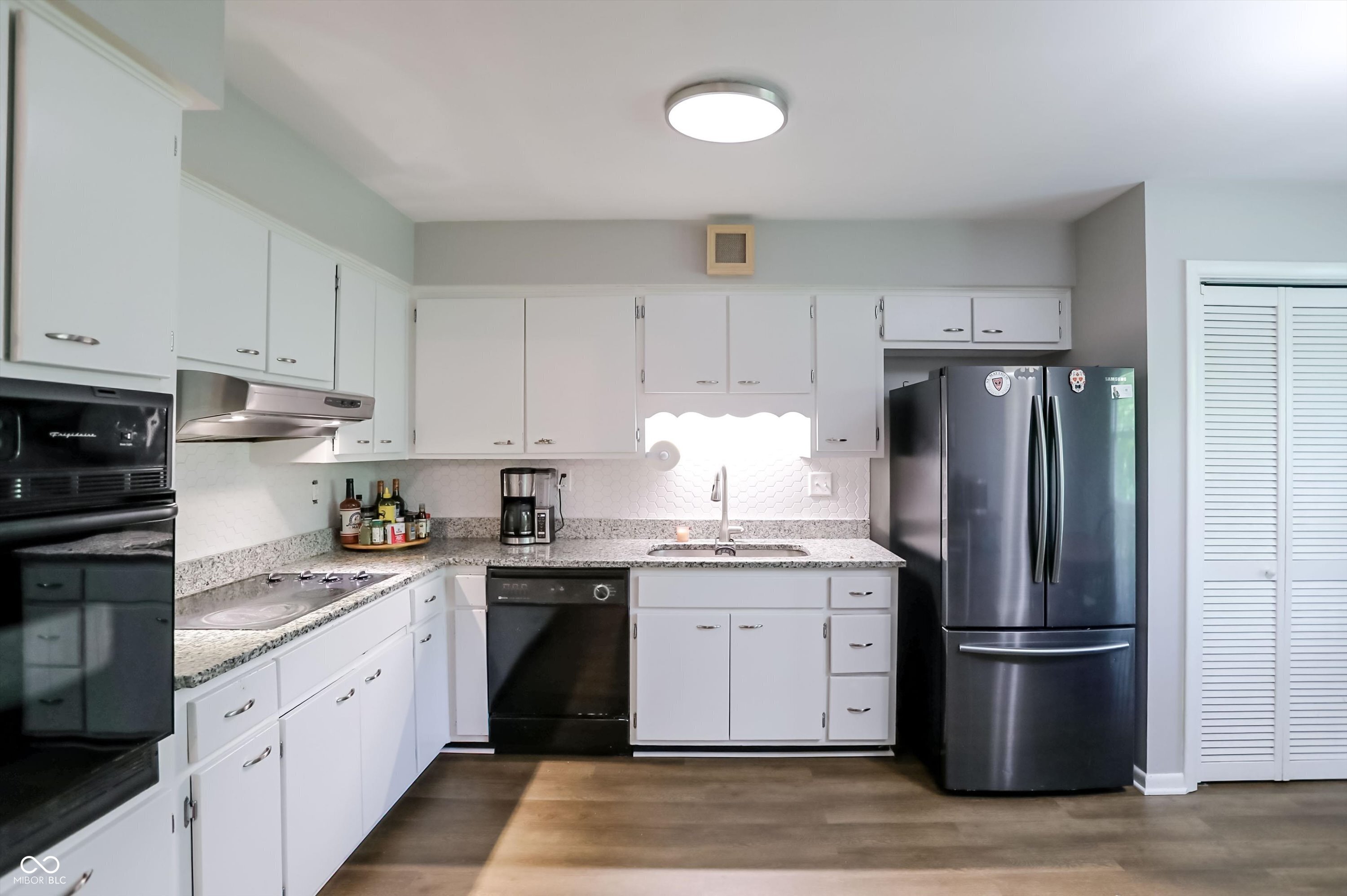 7010 Grosvenor Place