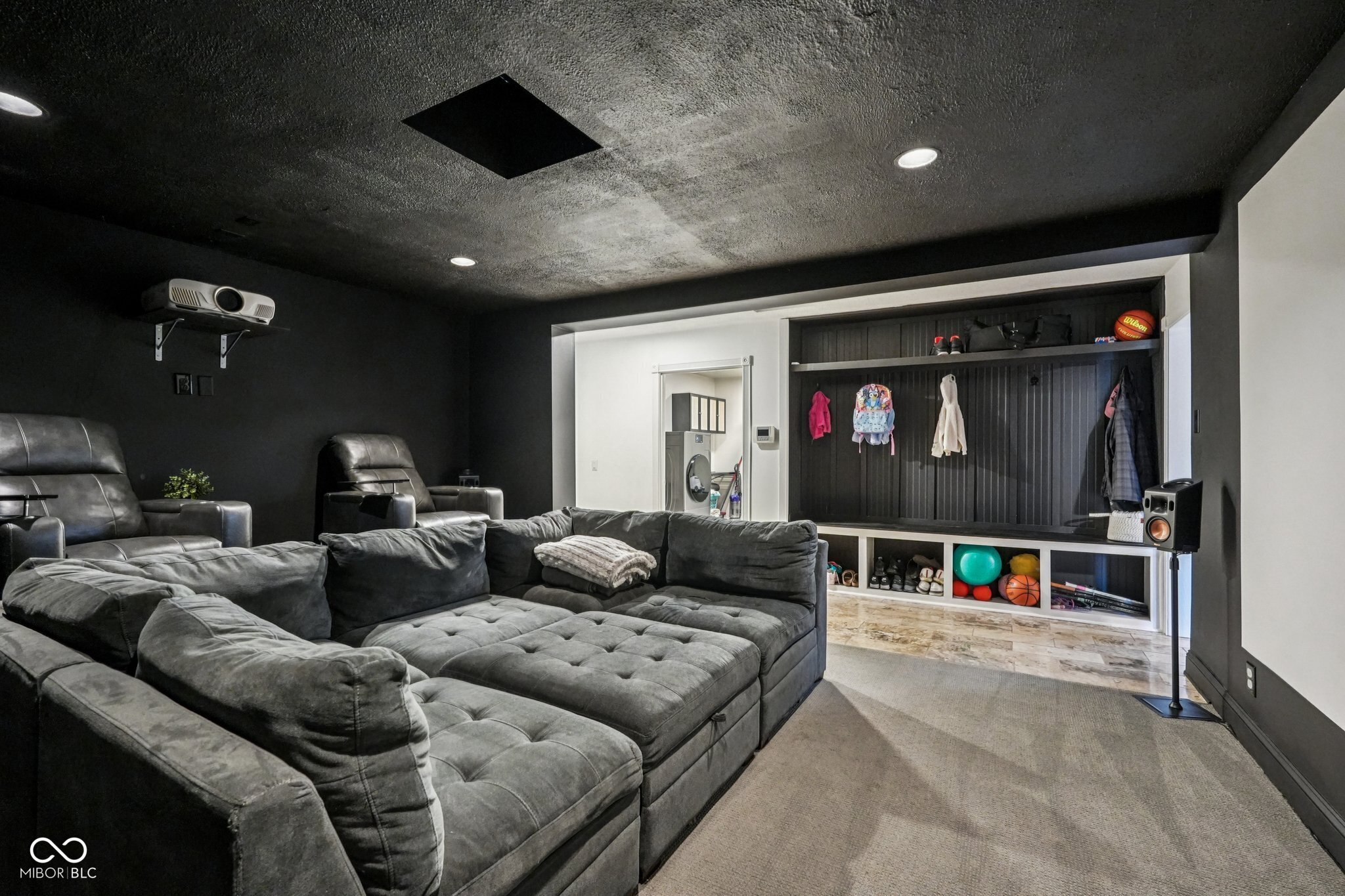 6164 Afton Crest