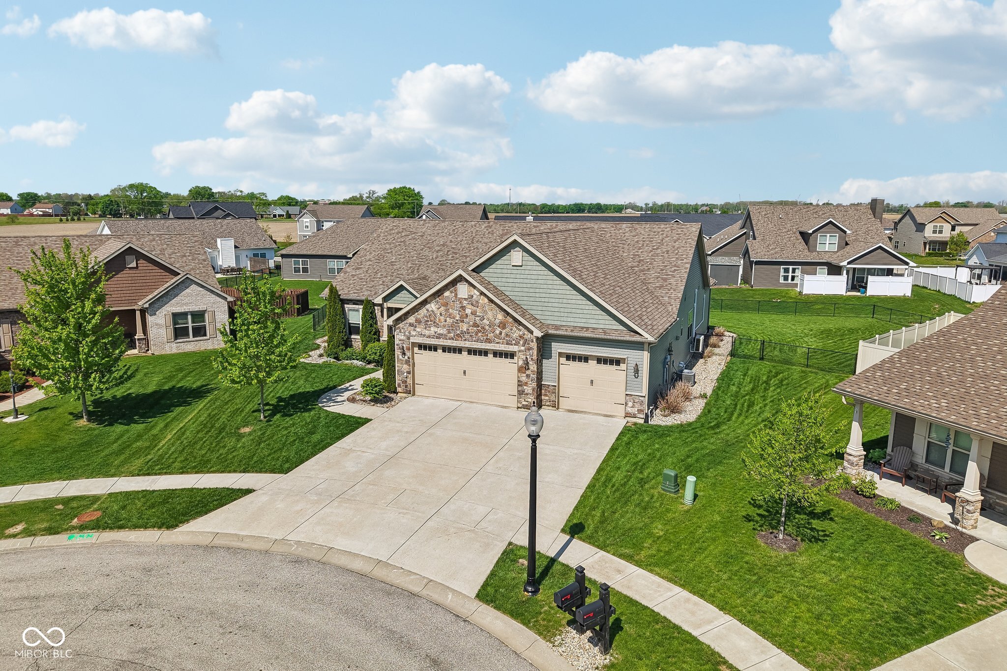 806 Foxglove Court
