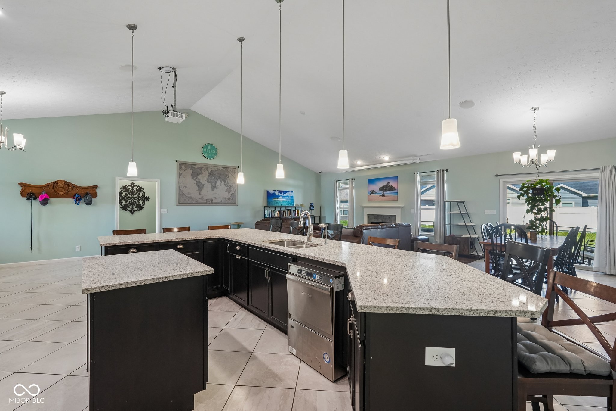 806 Foxglove Court