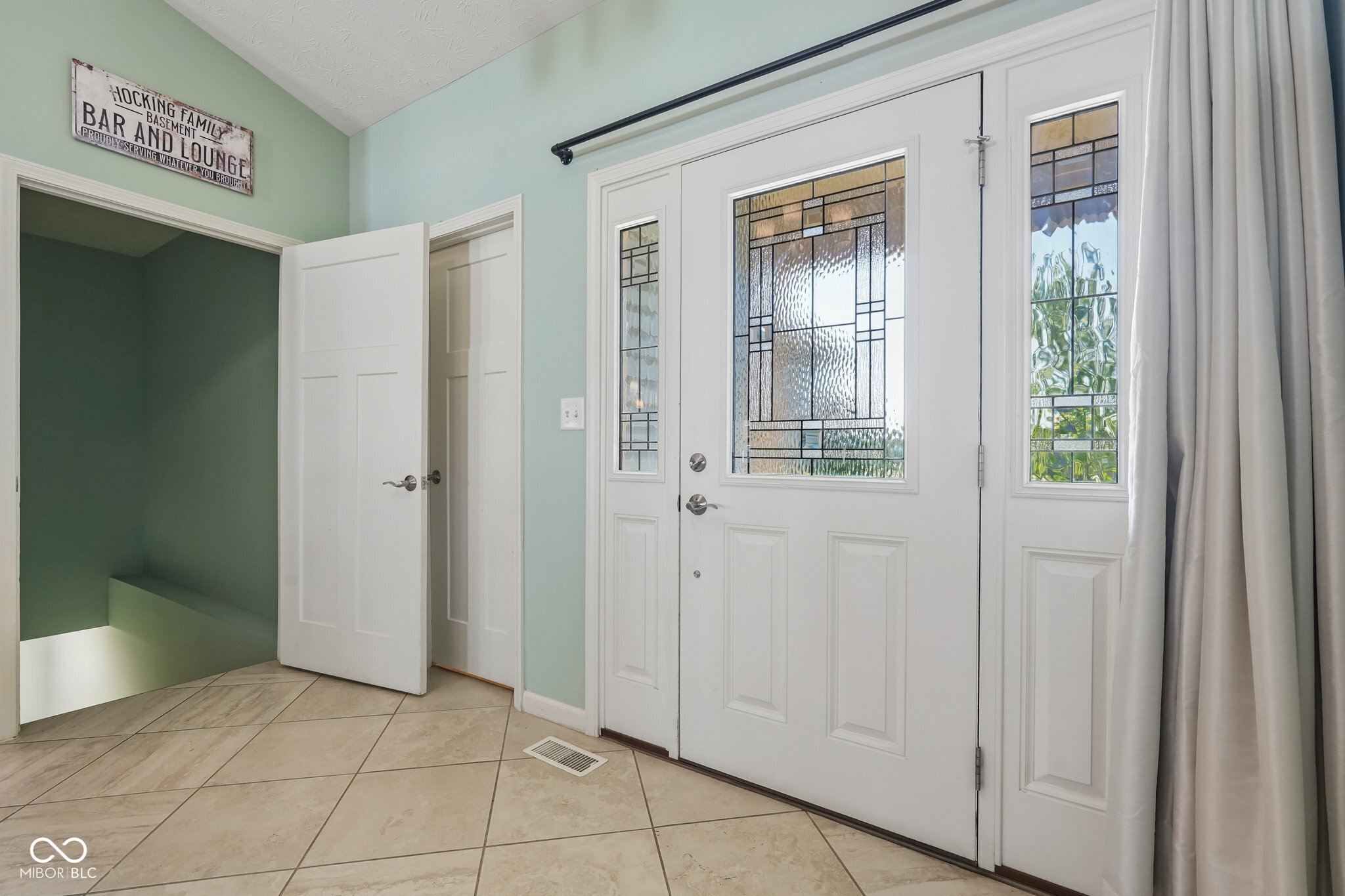 806 Foxglove Court
