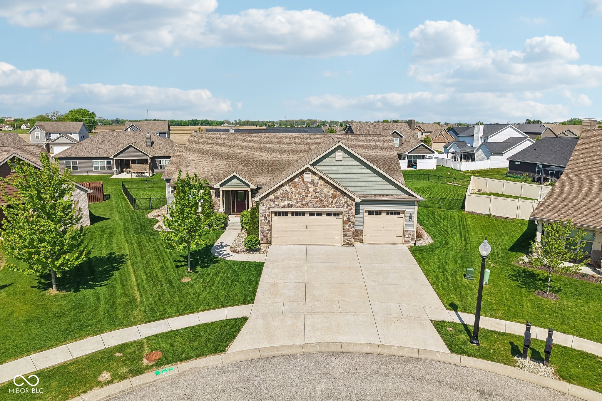 806 Foxglove Court